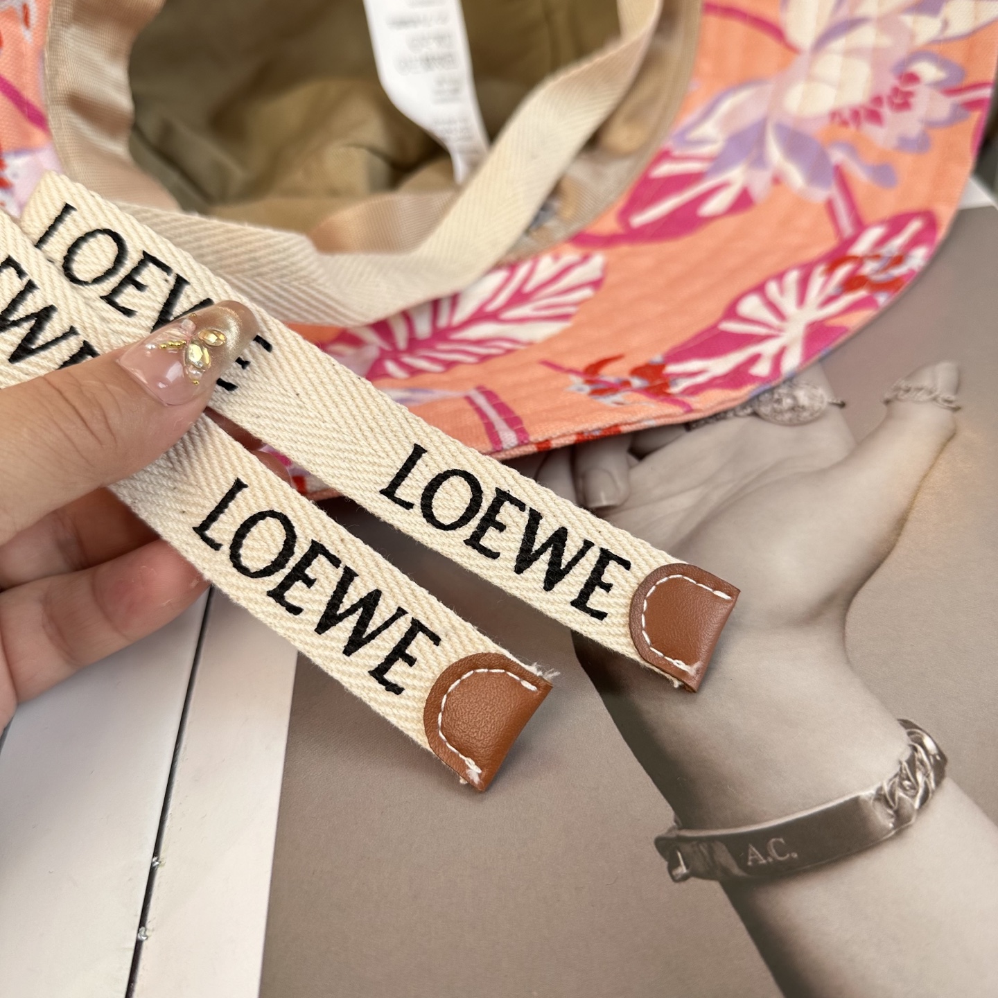 LOEWE罗意威 专柜新品渔夫帽，原单品质，内标齐全，头围57cm