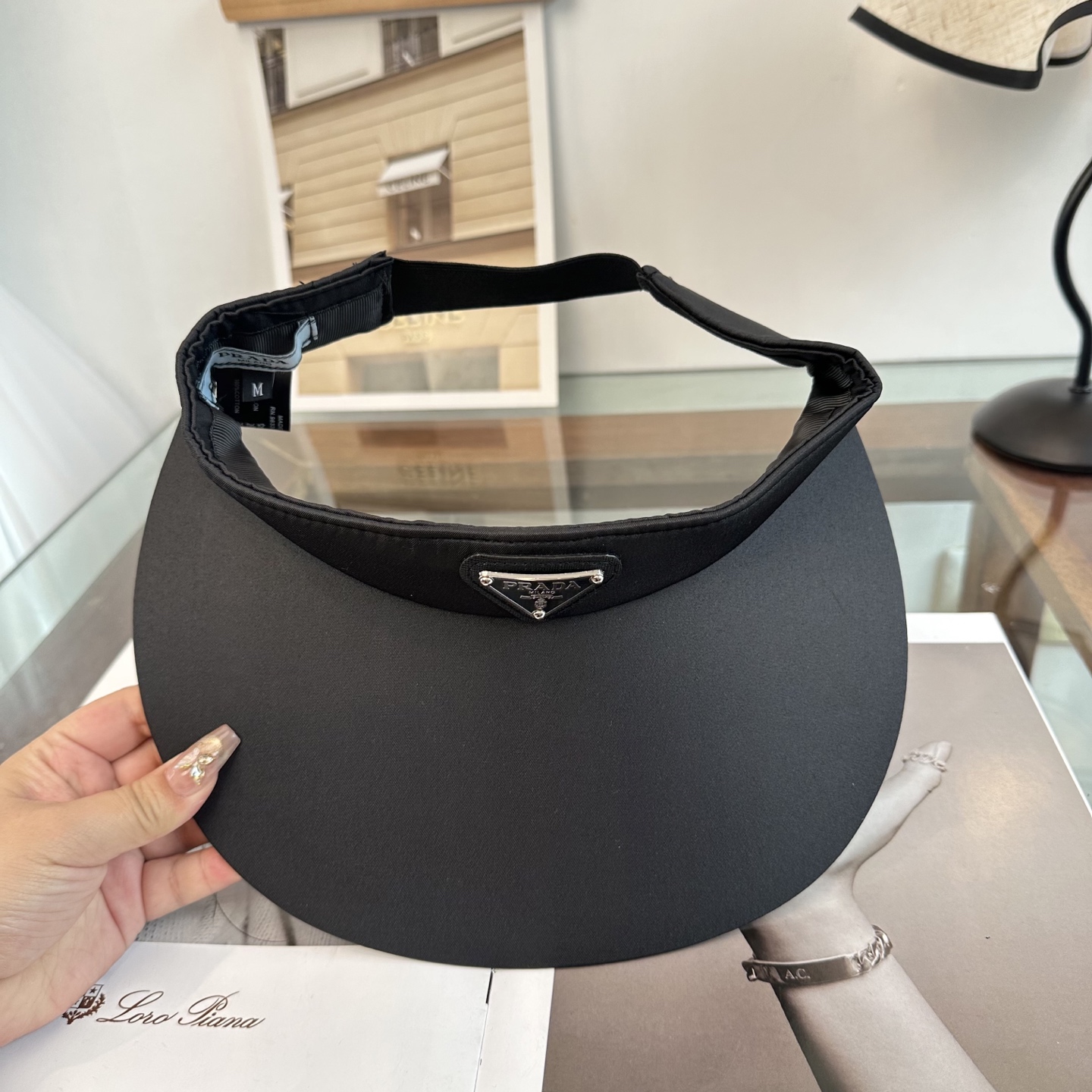 Prada 普拉达空顶帽