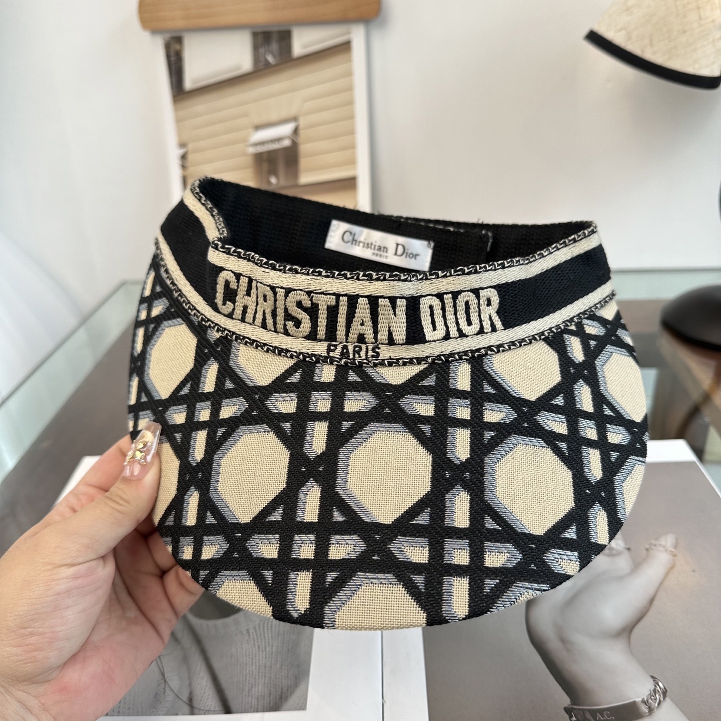 Dior DIOR 迪奥 2026春夏新款空顶帽，超甜超乖的小空顶 ，细节和质感都拿捏得很完美 缤纷整个夏天
