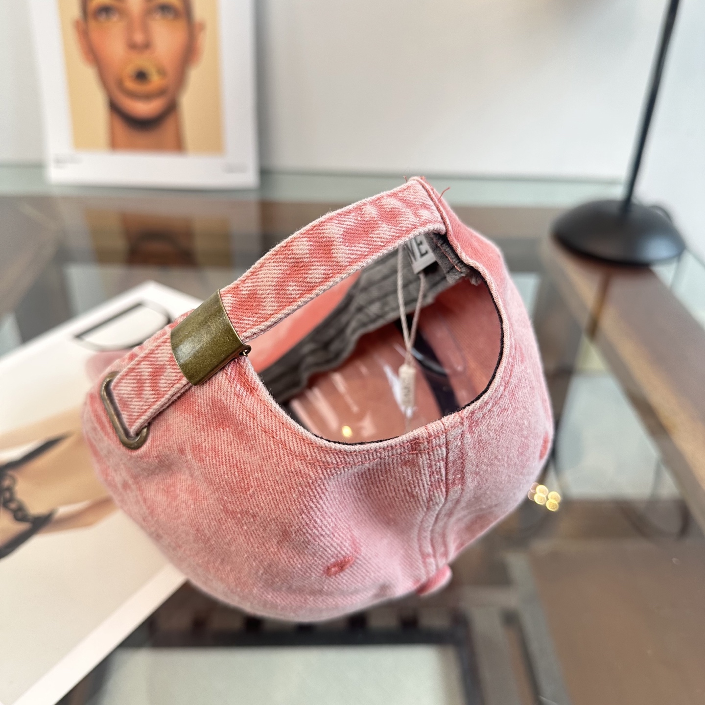Loewe罗意威26春棒球们颜值担当，遮阳挡风的四季款，闭眼入不会撞款喔！版型挺阔 面料很好喔