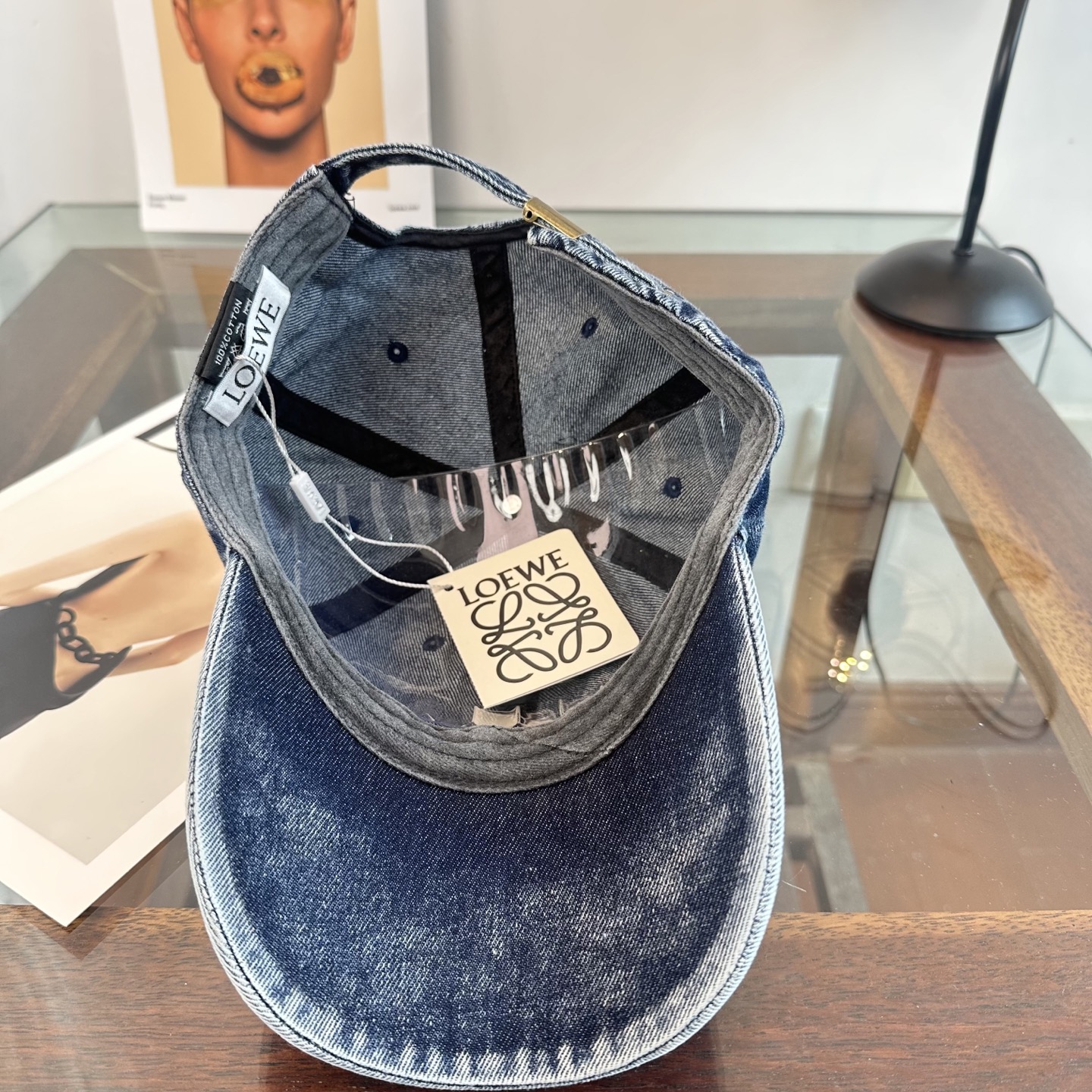Loewe罗意威26春棒球们颜值担当，遮阳挡风的四季款，闭眼入不会撞款喔！版型挺阔 面料很好喔