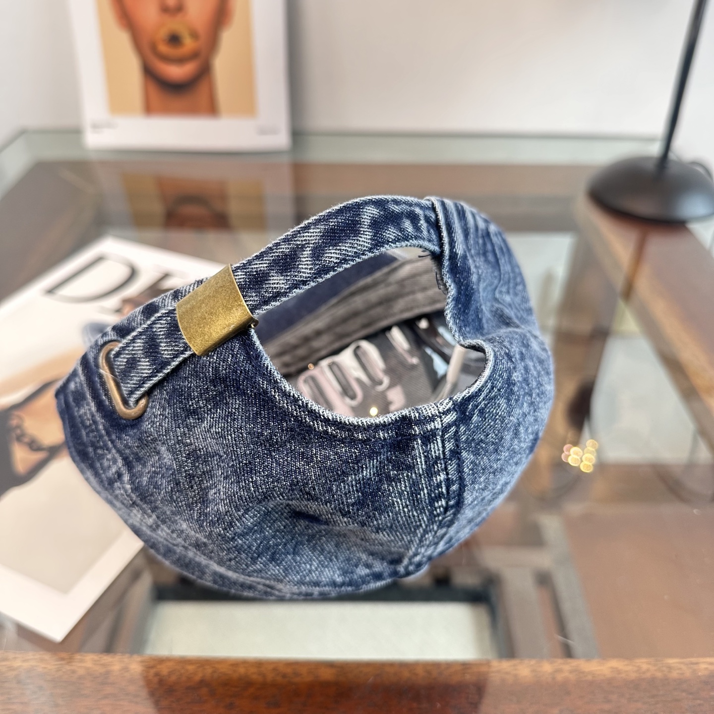 Loewe罗意威26春棒球们颜值担当，遮阳挡风的四季款，闭眼入不会撞款喔！版型挺阔 面料很好喔