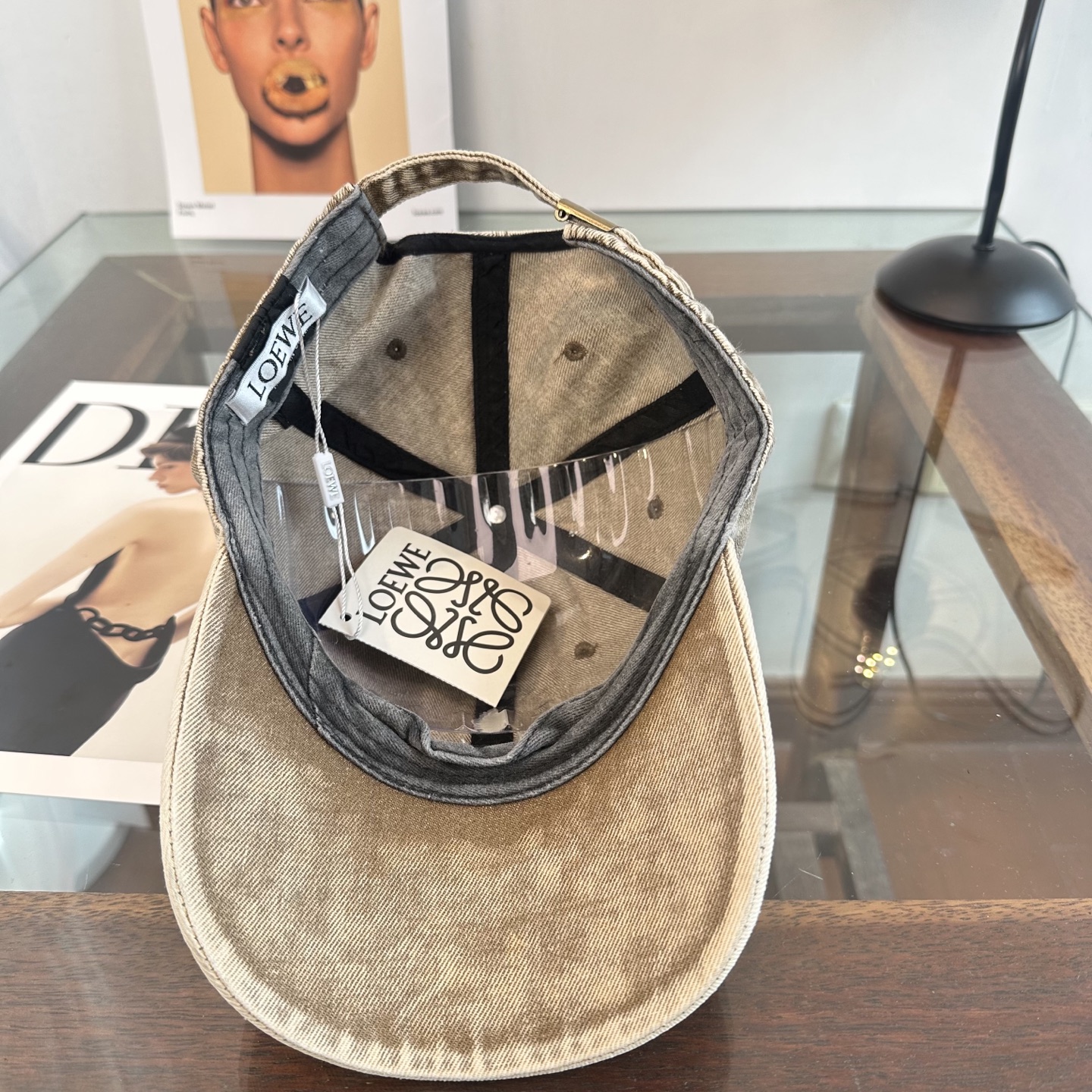 Loewe罗意威26春棒球们颜值担当，遮阳挡风的四季款，闭眼入不会撞款喔！版型挺阔 面料很好喔