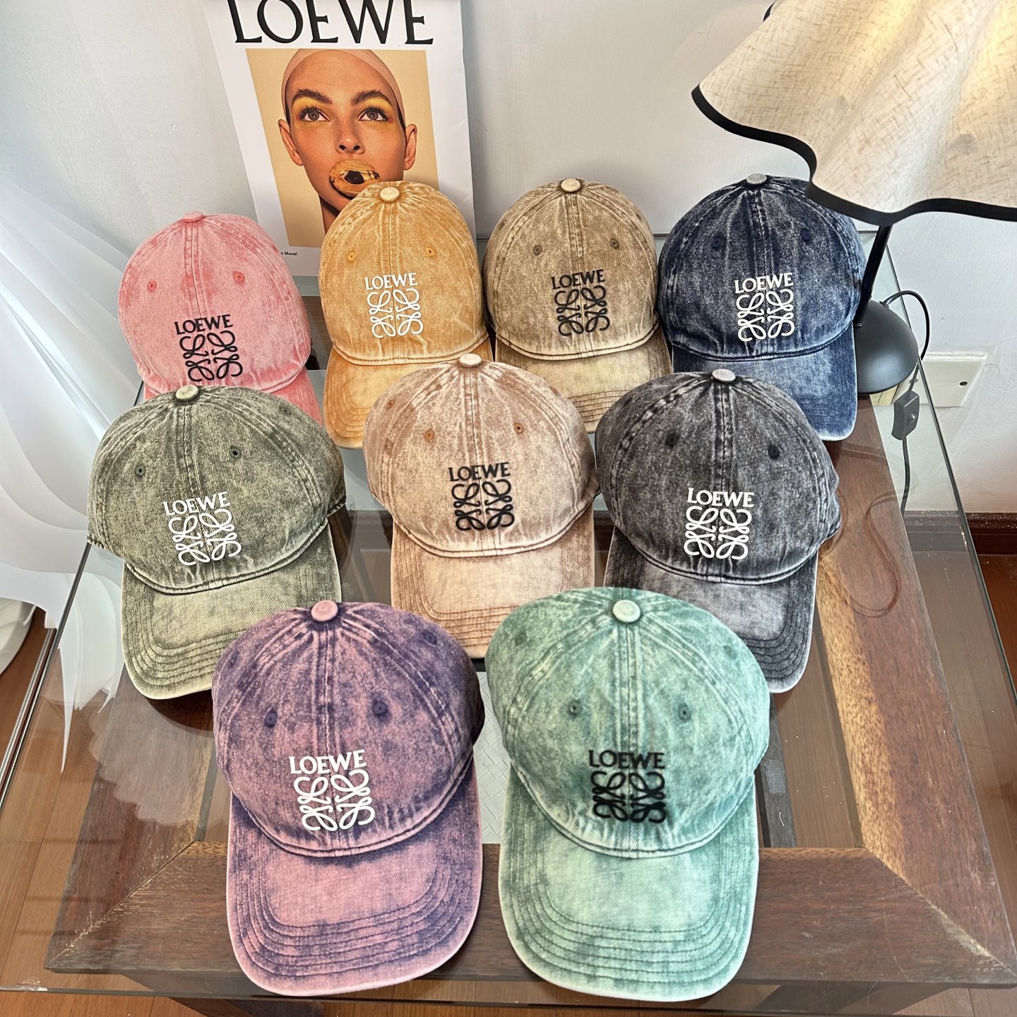 Loewe罗意威26春棒球们颜值担当，遮阳挡风的四季款，闭眼入不会撞款喔！版型挺阔 面料很好喔