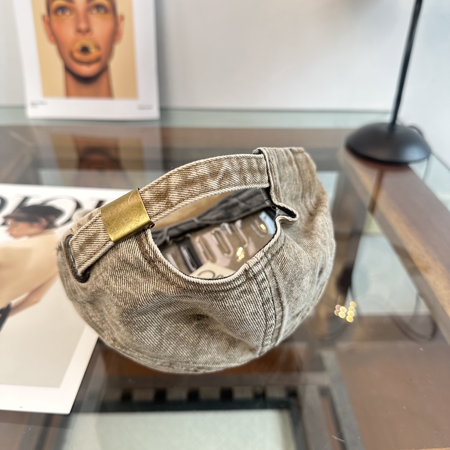Loewe罗意威26春棒球们颜值担当，遮阳挡风的四季款，闭眼入不会撞款喔！版型挺阔 面料很好喔