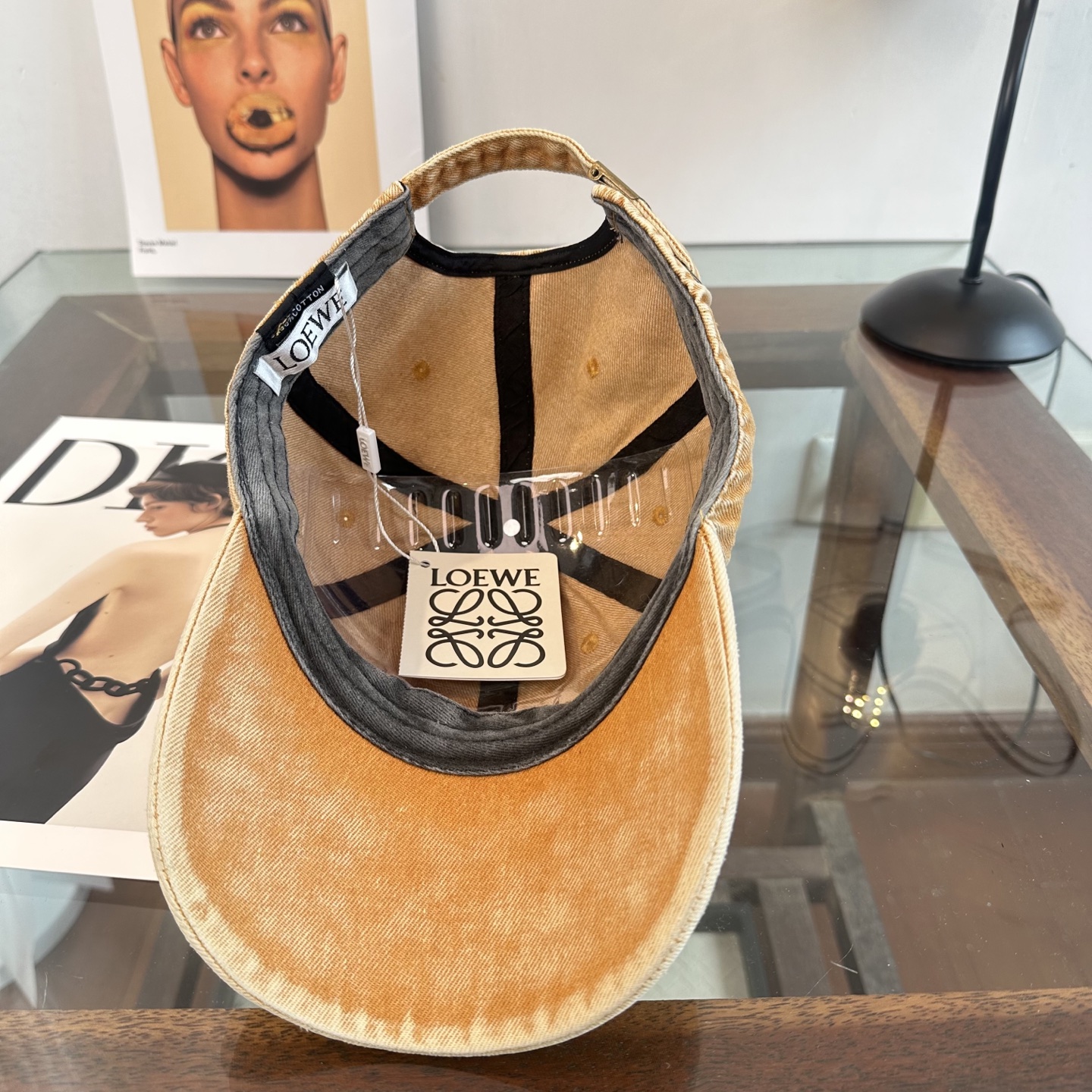 Loewe罗意威26春棒球们颜值担当，遮阳挡风的四季款，闭眼入不会撞款喔！版型挺阔 面料很好喔