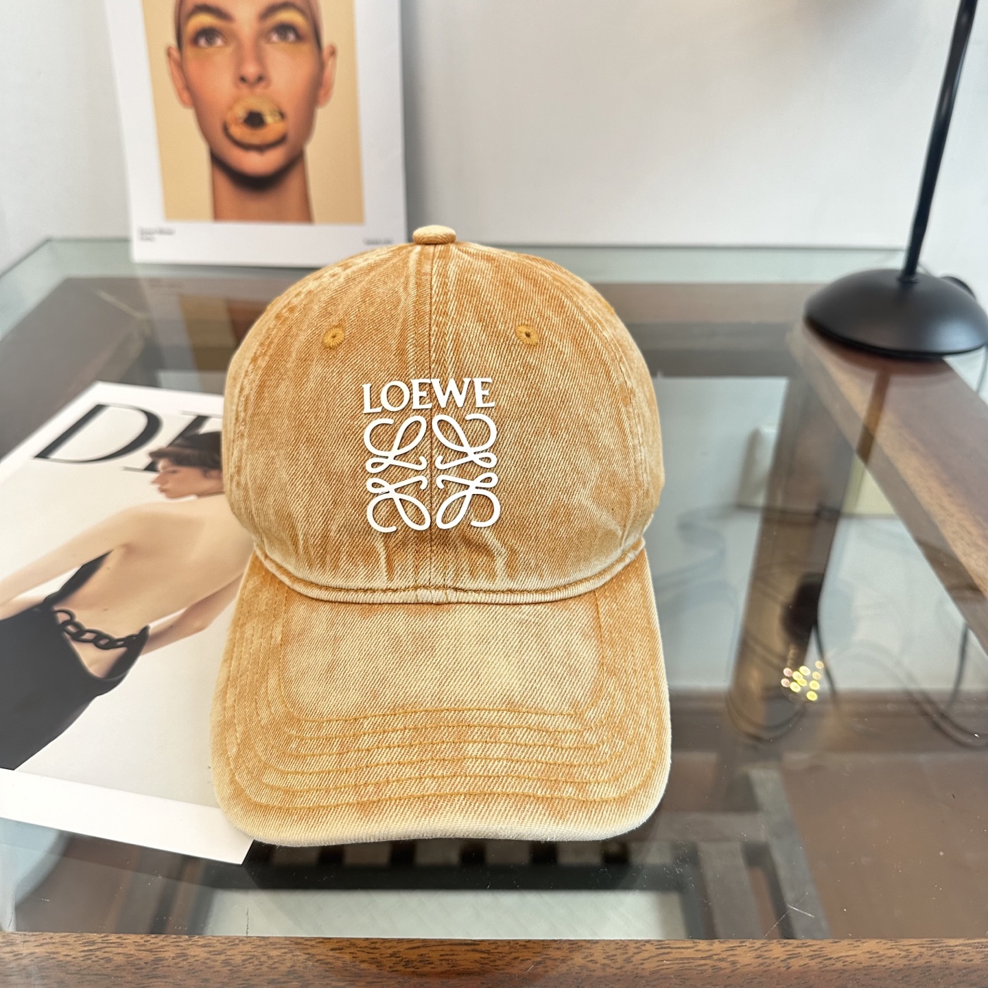 Loewe罗意威26春棒球们颜值担当，遮阳挡风的四季款，闭眼入不会撞款喔！版型挺阔 面料很好喔