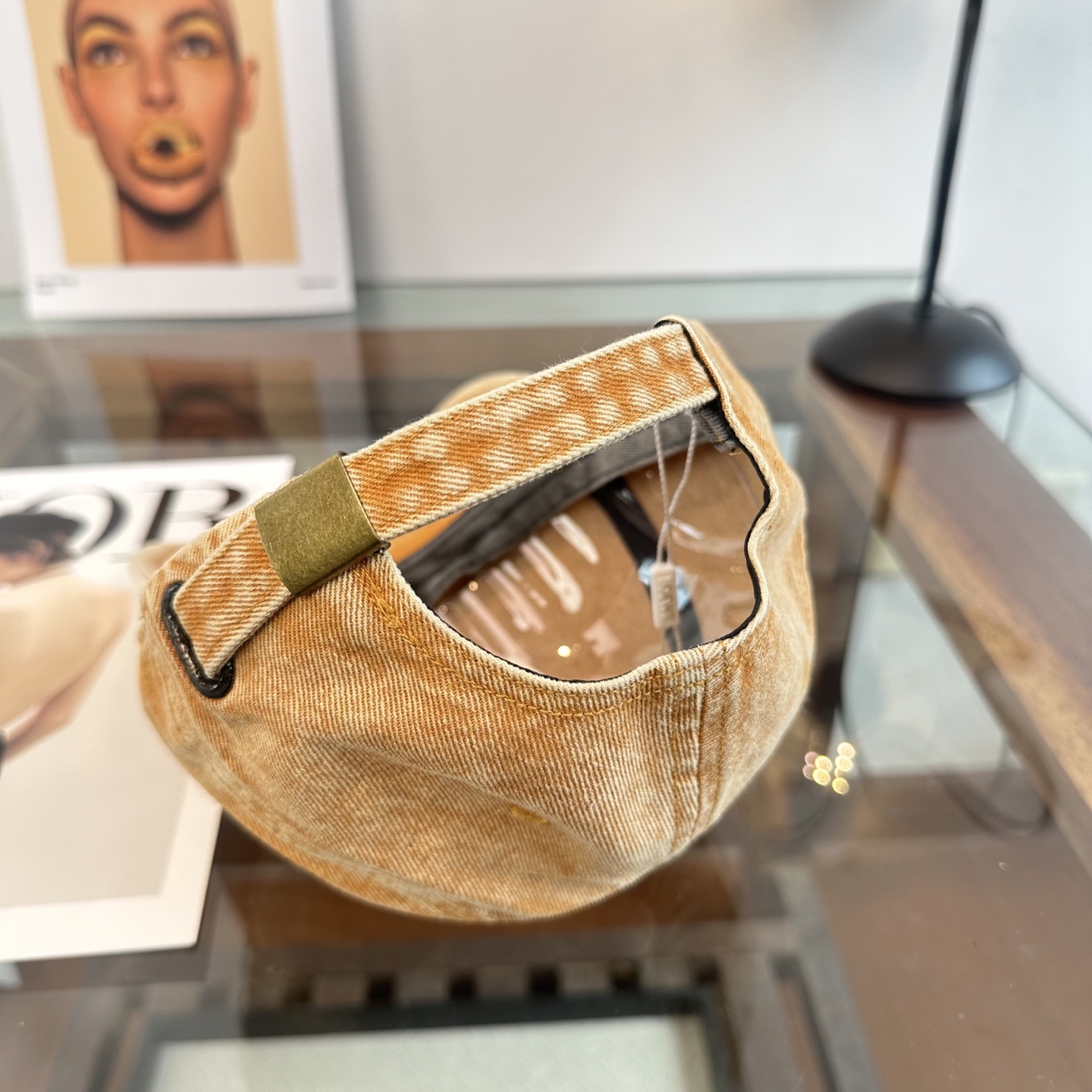 Loewe罗意威26春棒球们颜值担当，遮阳挡风的四季款，闭眼入不会撞款喔！版型挺阔 面料很好喔