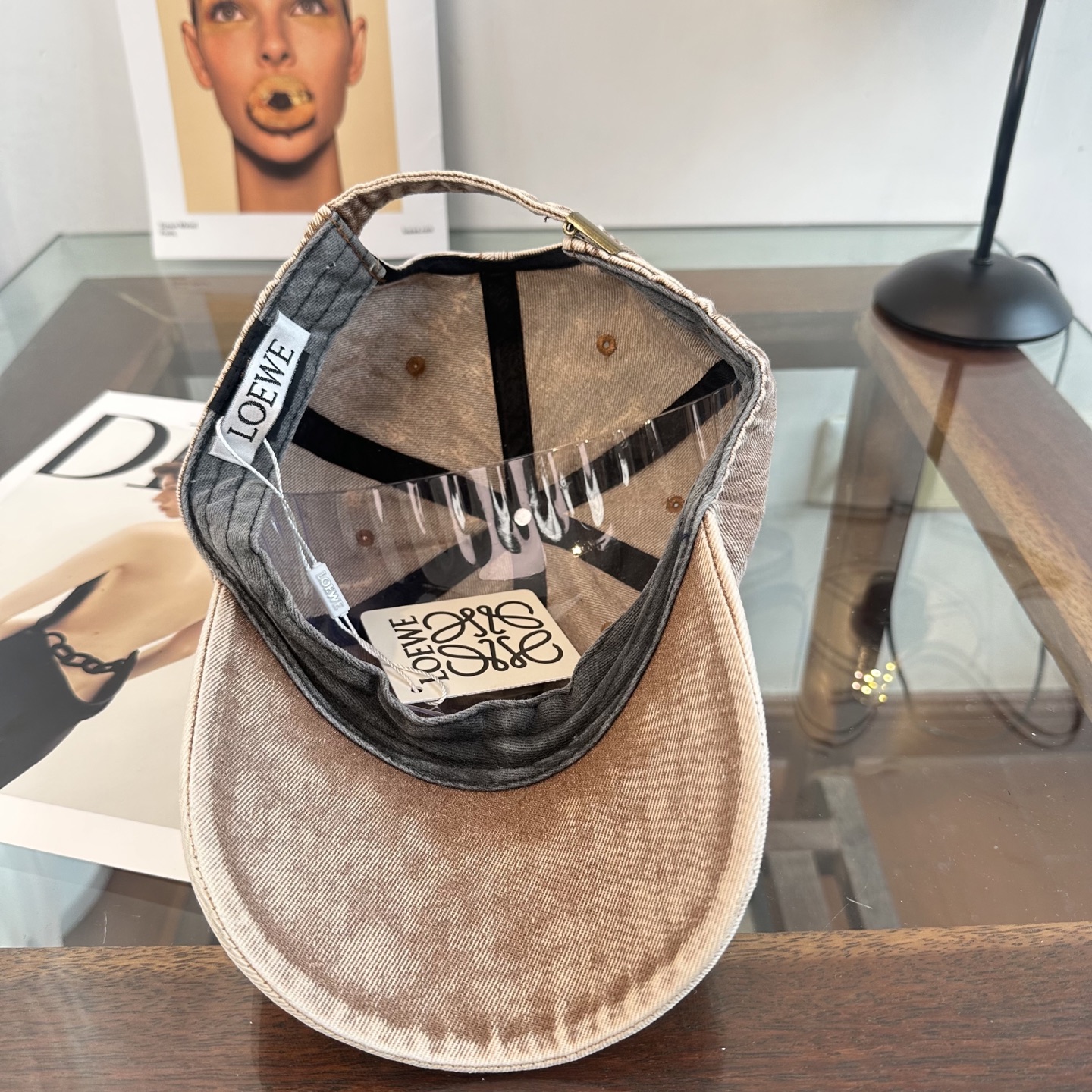 Loewe罗意威26春棒球们颜值担当，遮阳挡风的四季款，闭眼入不会撞款喔！版型挺阔 面料很好喔