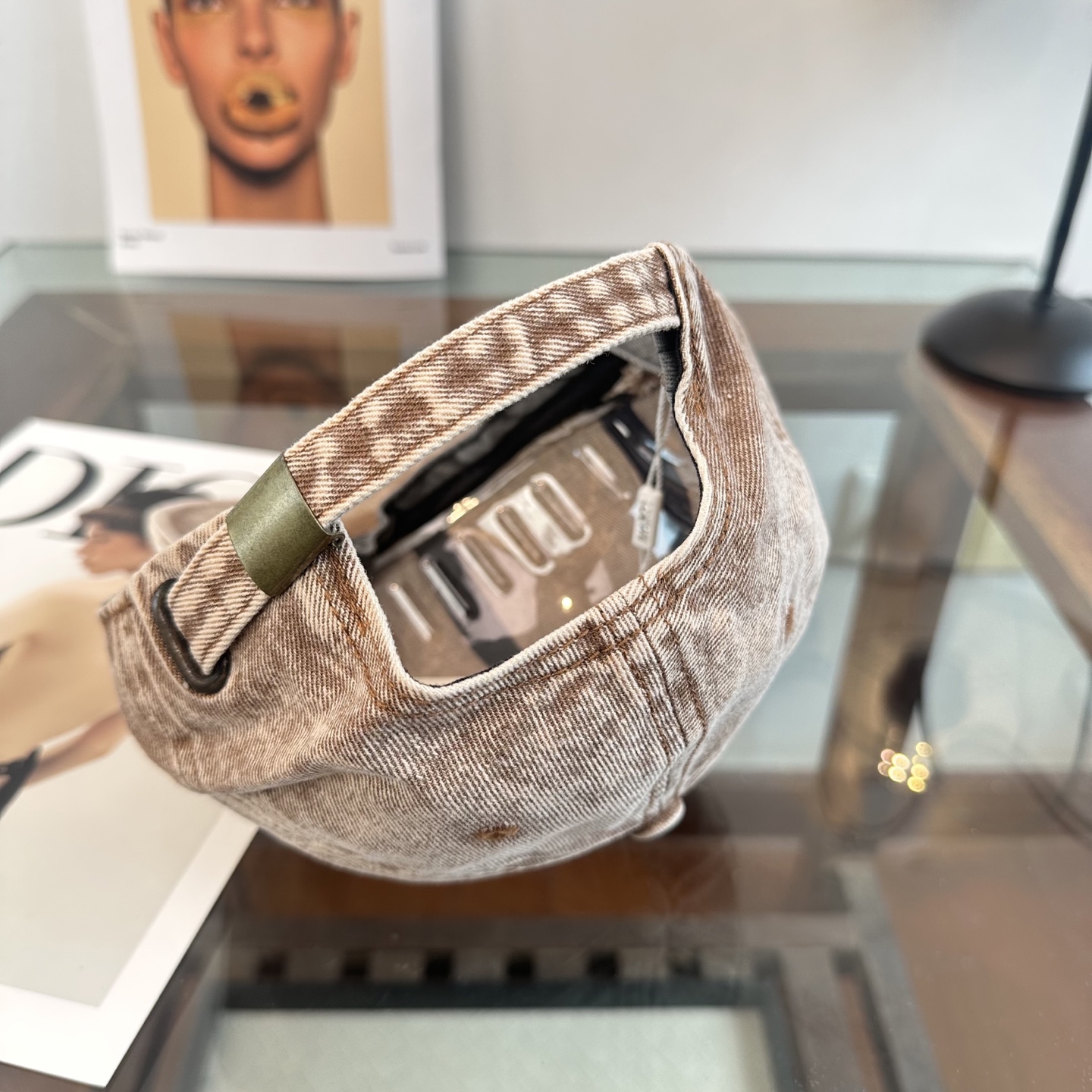 Loewe罗意威26春棒球们颜值担当，遮阳挡风的四季款，闭眼入不会撞款喔！版型挺阔 面料很好喔