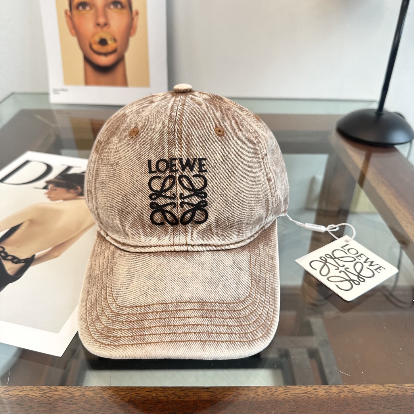 Loewe罗意威26春棒球们颜值担当，遮阳挡风的四季款，闭眼入不会撞款喔！版型挺阔 面料很好喔