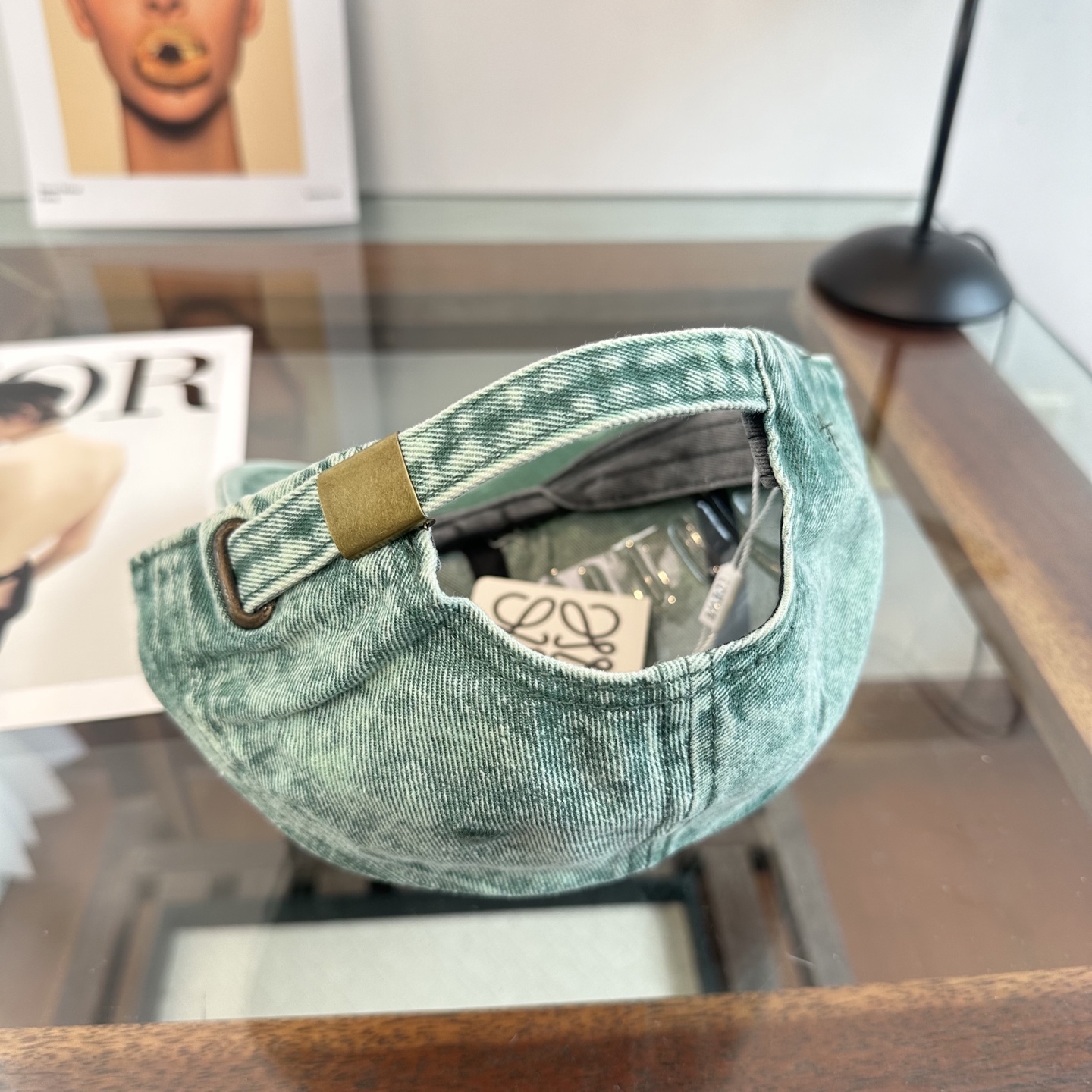 Loewe罗意威26春棒球们颜值担当，遮阳挡风的四季款，闭眼入不会撞款喔！版型挺阔 面料很好喔