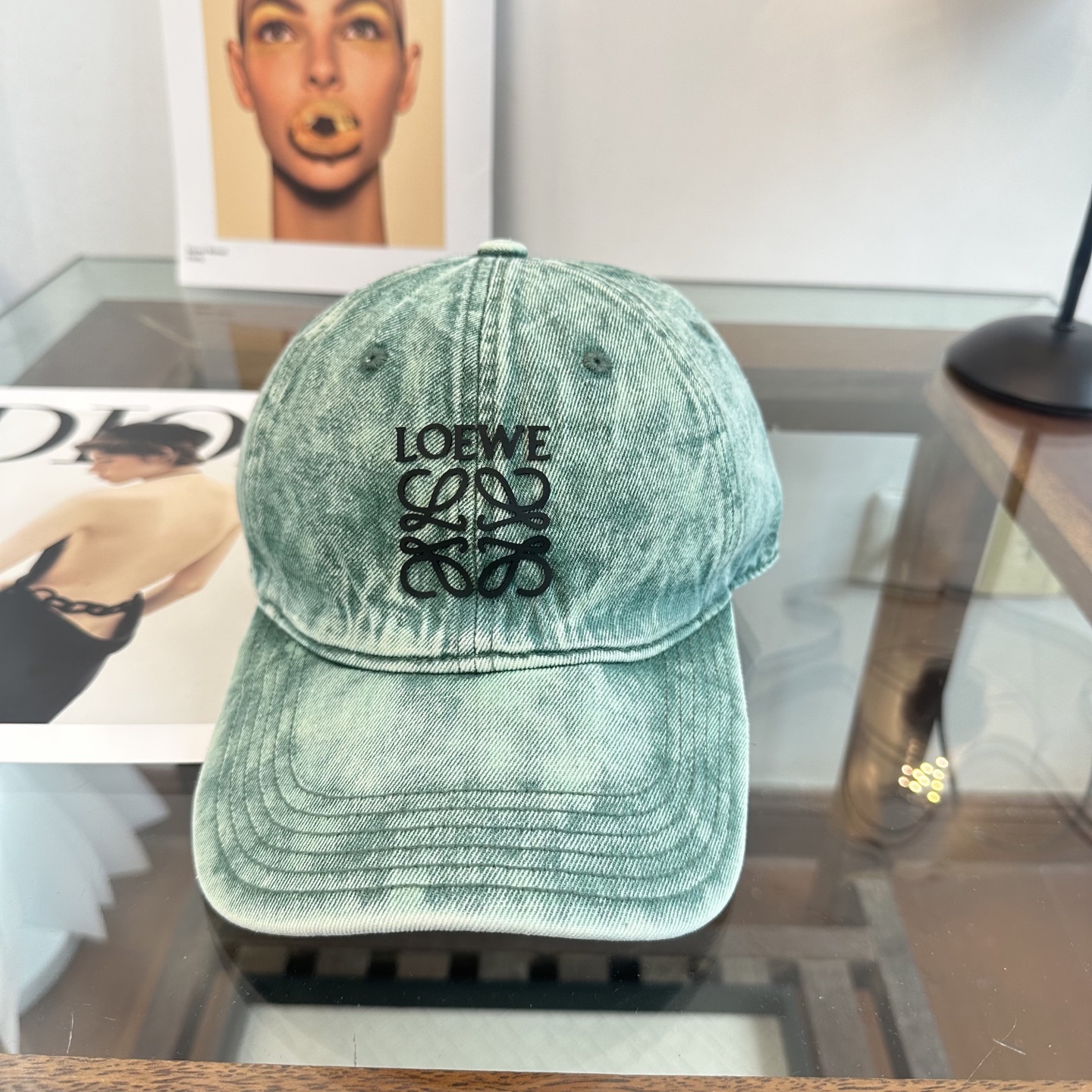 Loewe罗意威26春棒球们颜值担当，遮阳挡风的四季款，闭眼入不会撞款喔！版型挺阔 面料很好喔