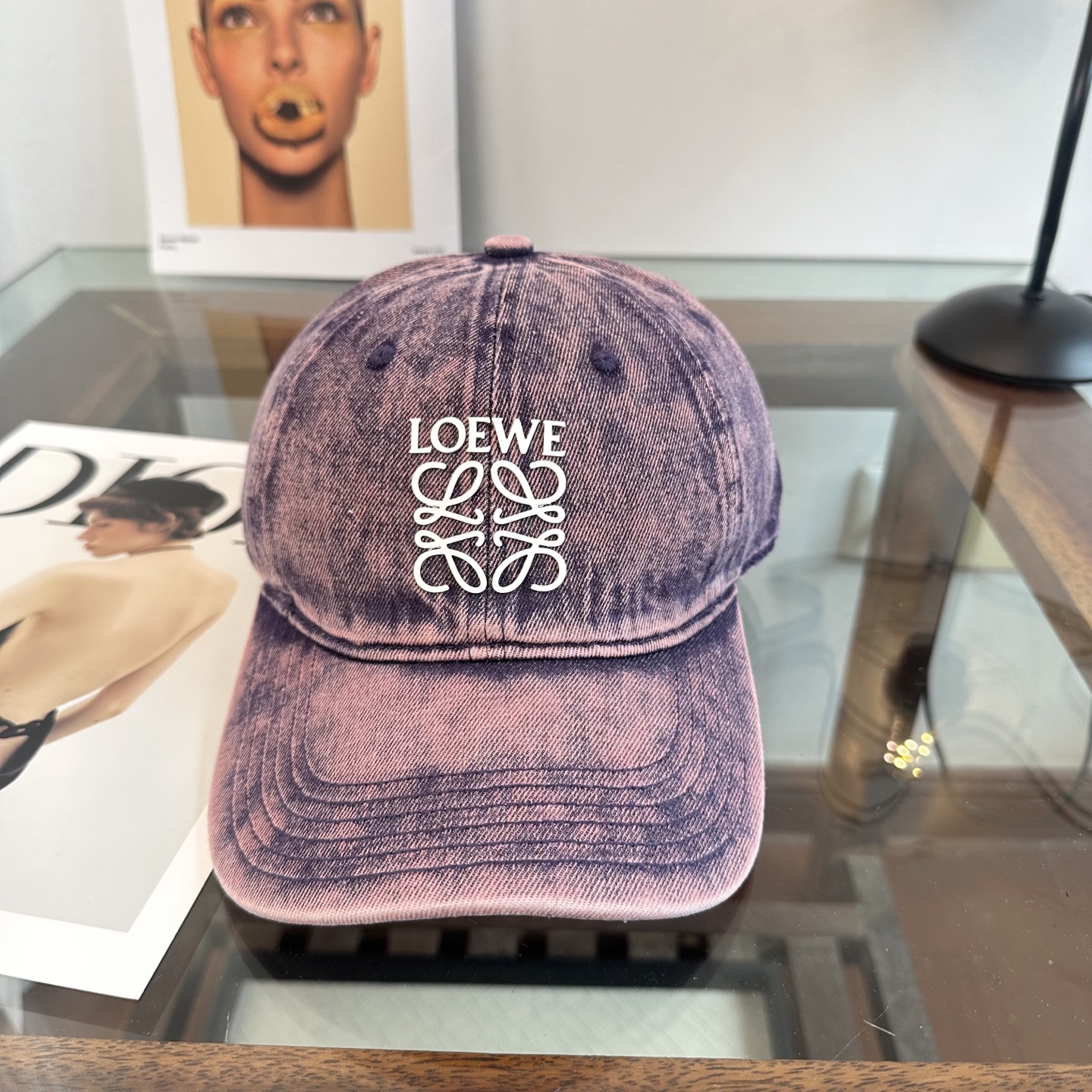 Loewe罗意威26春棒球们颜值担当，遮阳挡风的四季款，闭眼入不会撞款喔！版型挺阔 面料很好喔