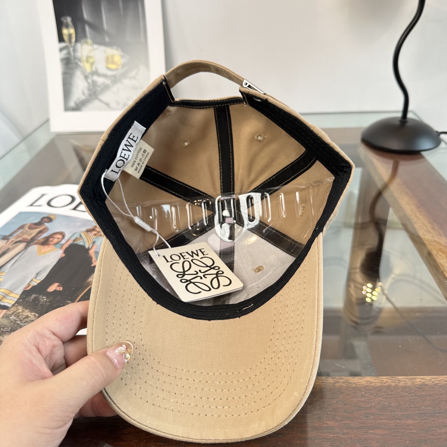 Loewe罗意威26春棒球们颜值担当，遮阳挡风的四季款，闭眼入不会撞款喔！版型挺阔 面料很好喔