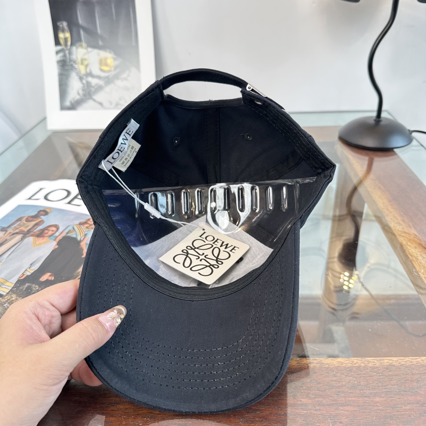 Loewe罗意威26春棒球们颜值担当，遮阳挡风的四季款，闭眼入不会撞款喔！版型挺阔 面料很好喔