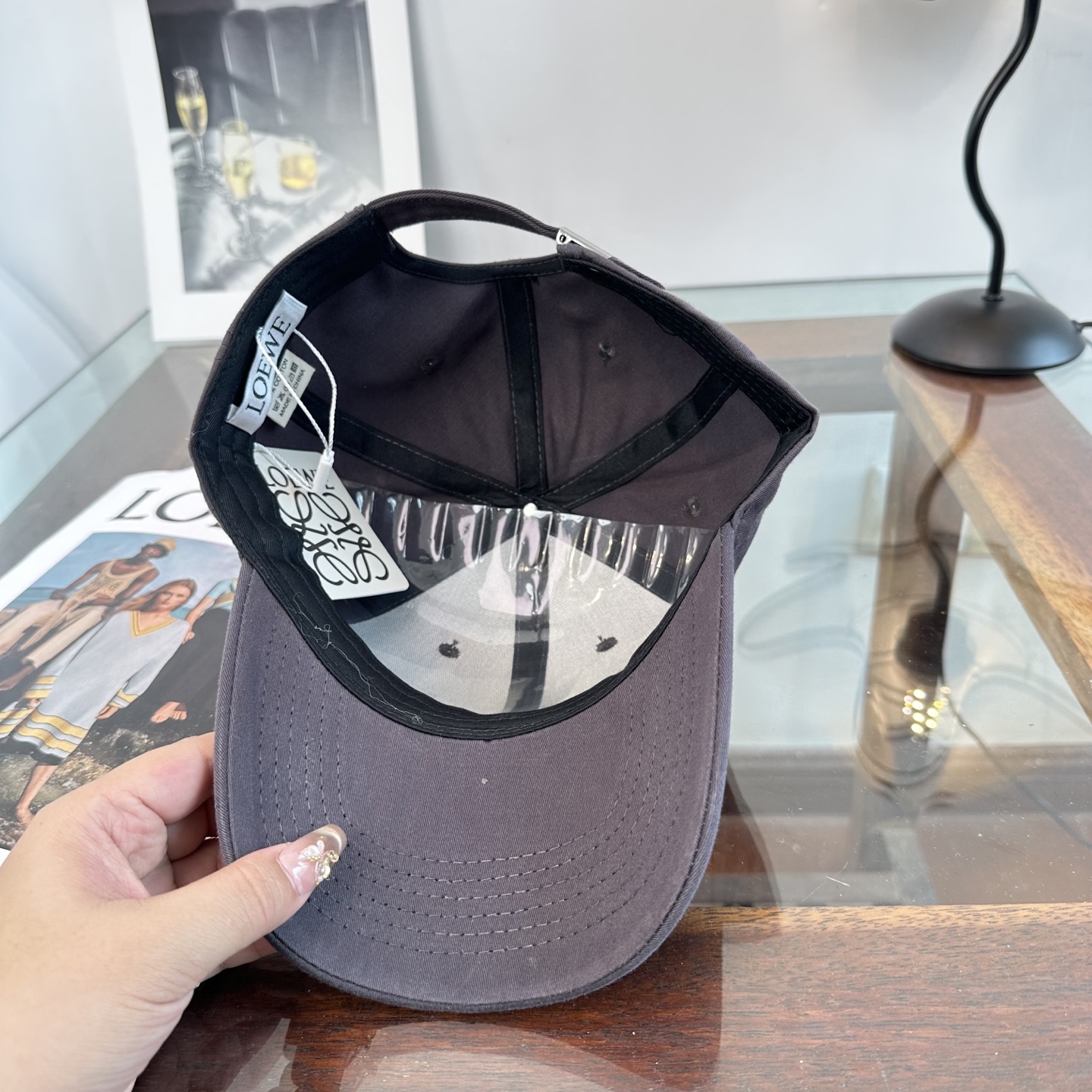 Loewe罗意威26春棒球们颜值担当，遮阳挡风的四季款，闭眼入不会撞款喔！版型挺阔 面料很好喔