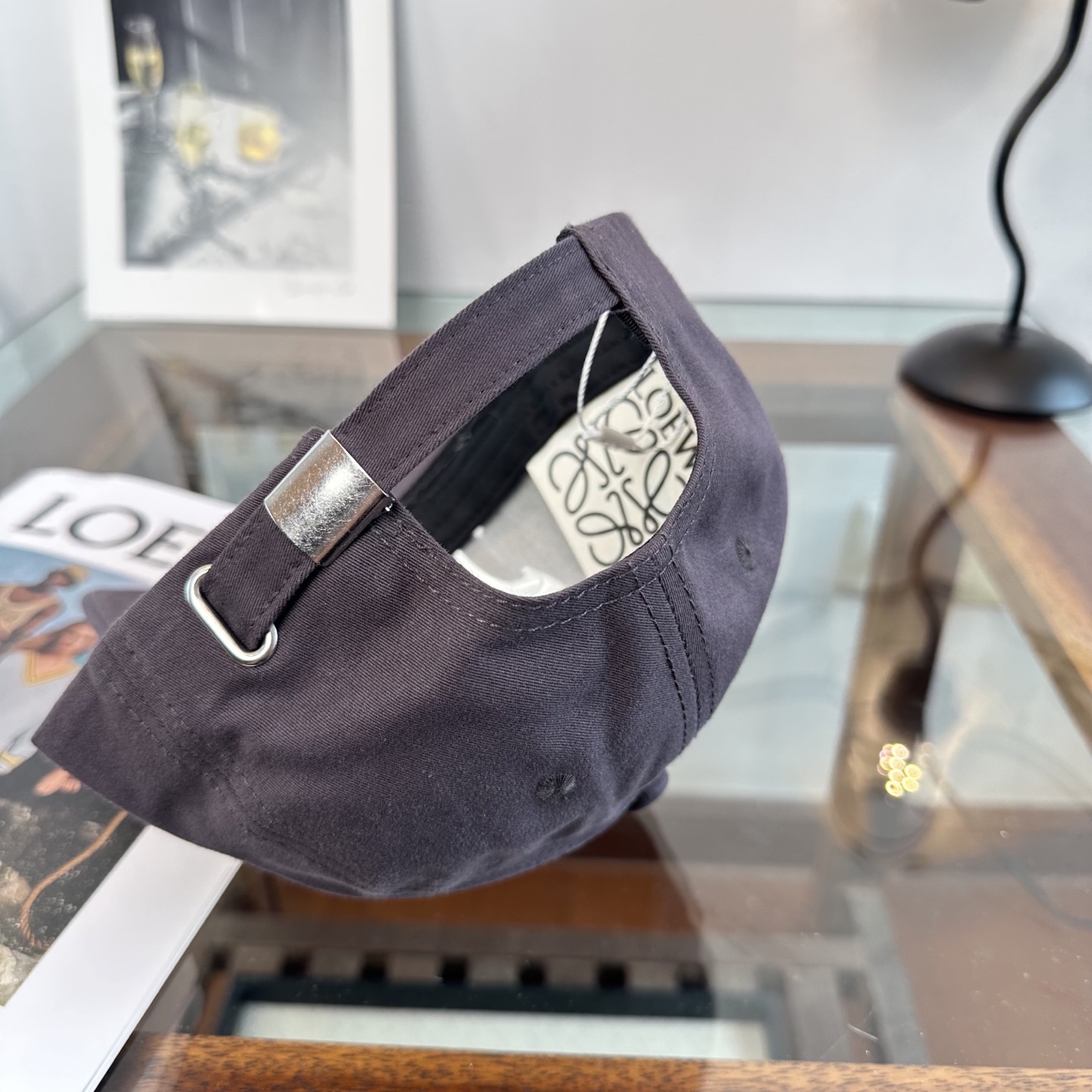 Loewe罗意威26春棒球们颜值担当，遮阳挡风的四季款，闭眼入不会撞款喔！版型挺阔 面料很好喔
