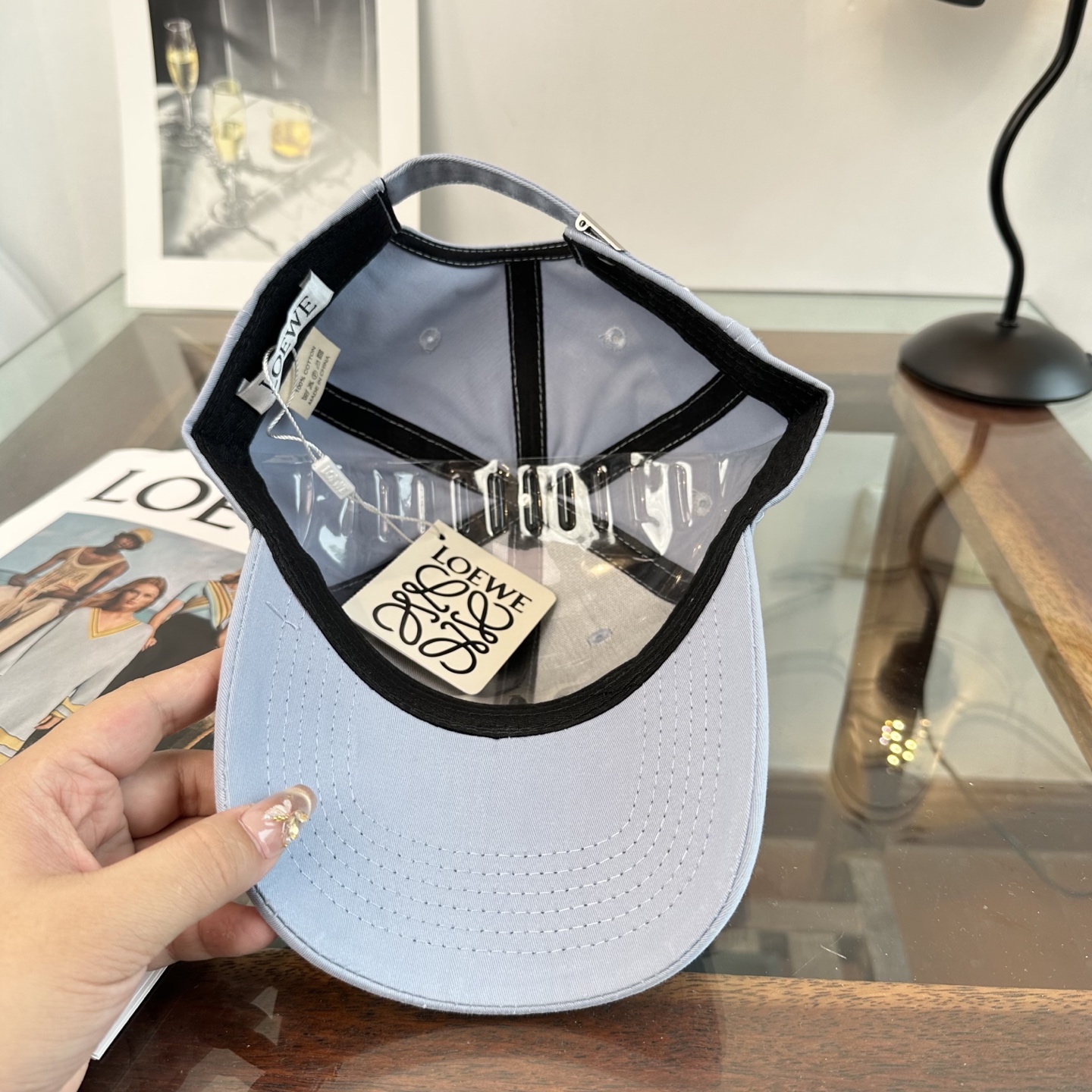 Loewe罗意威26春棒球们颜值担当，遮阳挡风的四季款，闭眼入不会撞款喔！版型挺阔 面料很好喔