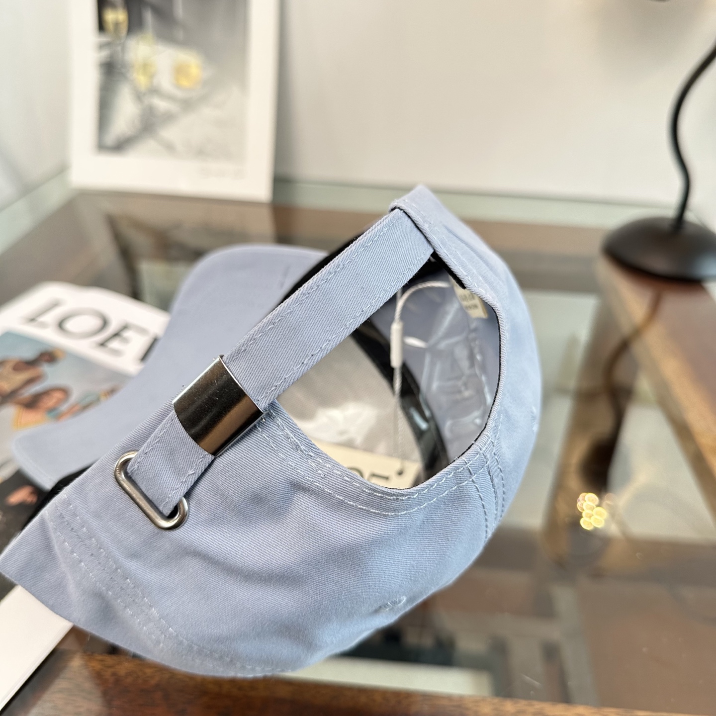 Loewe罗意威26春棒球们颜值担当，遮阳挡风的四季款，闭眼入不会撞款喔！版型挺阔 面料很好喔