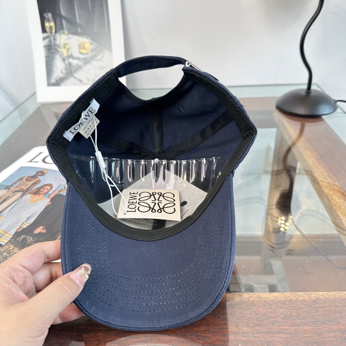 Loewe罗意威26春棒球们颜值担当，遮阳挡风的四季款，闭眼入不会撞款喔！版型挺阔 面料很好喔