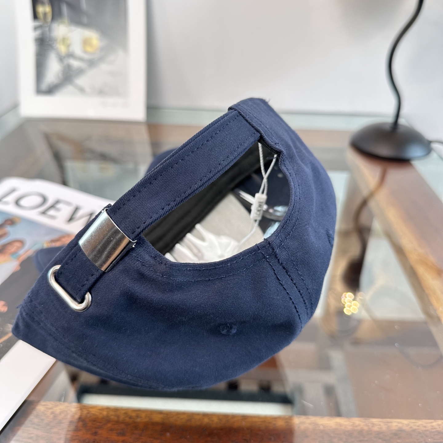 Loewe罗意威26春棒球们颜值担当，遮阳挡风的四季款，闭眼入不会撞款喔！版型挺阔 面料很好喔