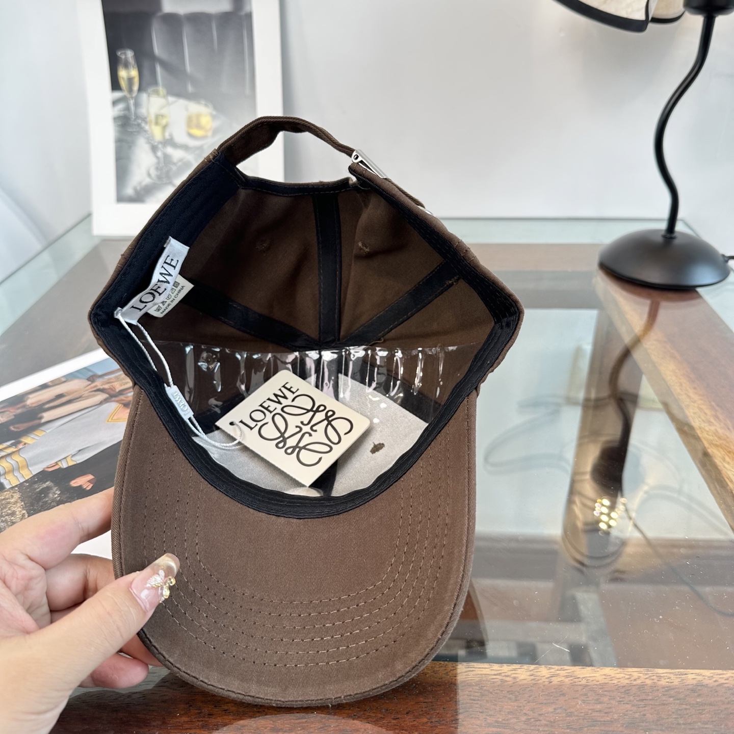 Loewe罗意威26春棒球们颜值担当，遮阳挡风的四季款，闭眼入不会撞款喔！版型挺阔 面料很好喔