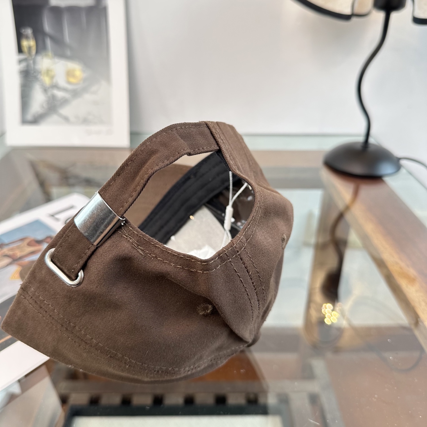 Loewe罗意威26春棒球们颜值担当，遮阳挡风的四季款，闭眼入不会撞款喔！版型挺阔 面料很好喔