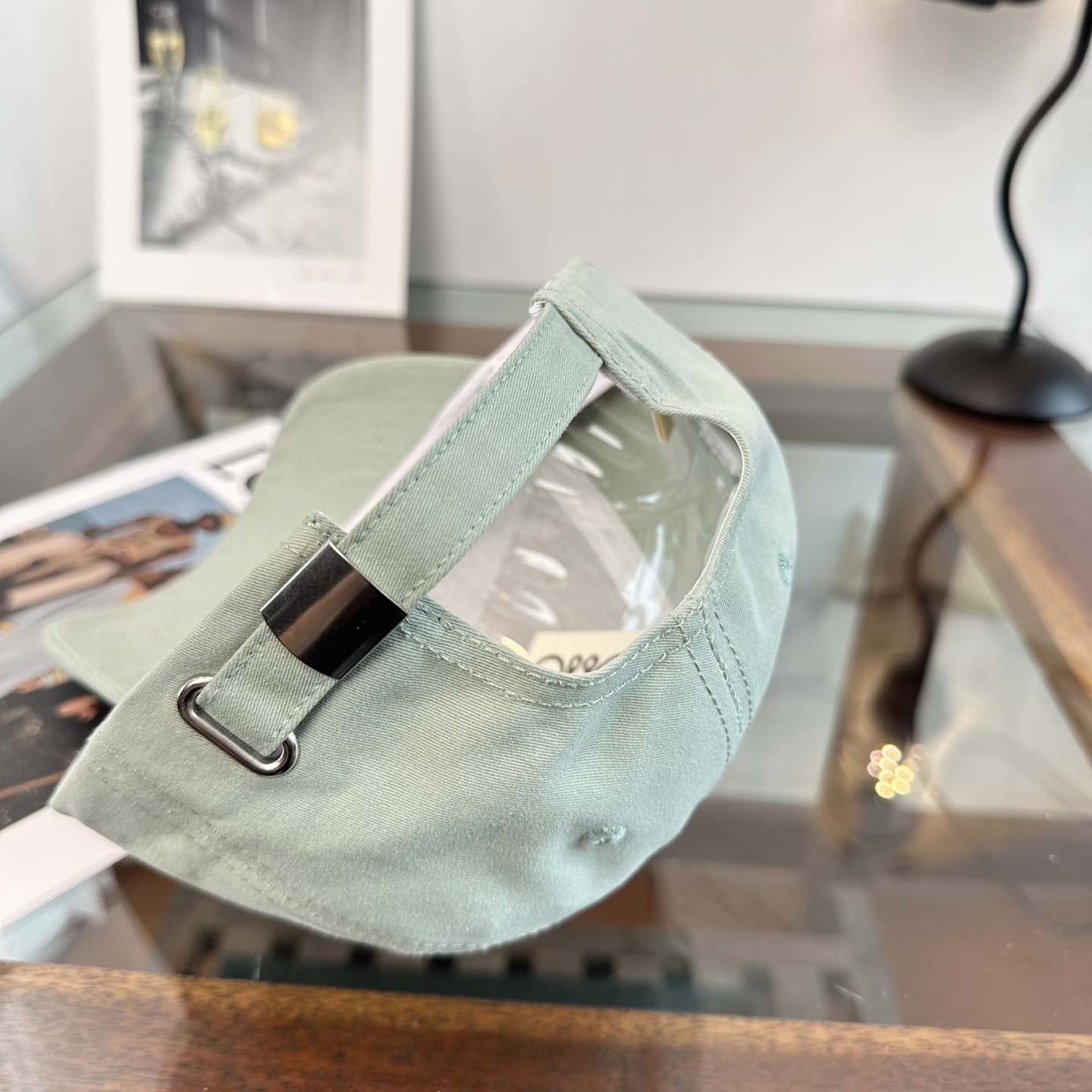 Loewe罗意威26春棒球们颜值担当，遮阳挡风的四季款，闭眼入不会撞款喔！版型挺阔 面料很好喔