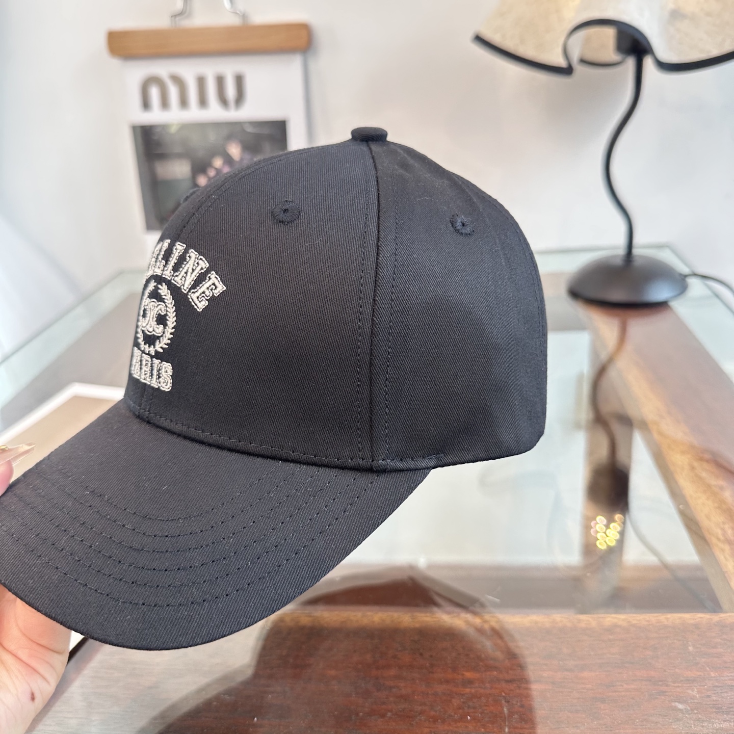 爆款CELINE（赛琳）简约明星同款最新棒球帽，时尚潮流，高端做工！每一个帽子都是用心之作！非一般的品质