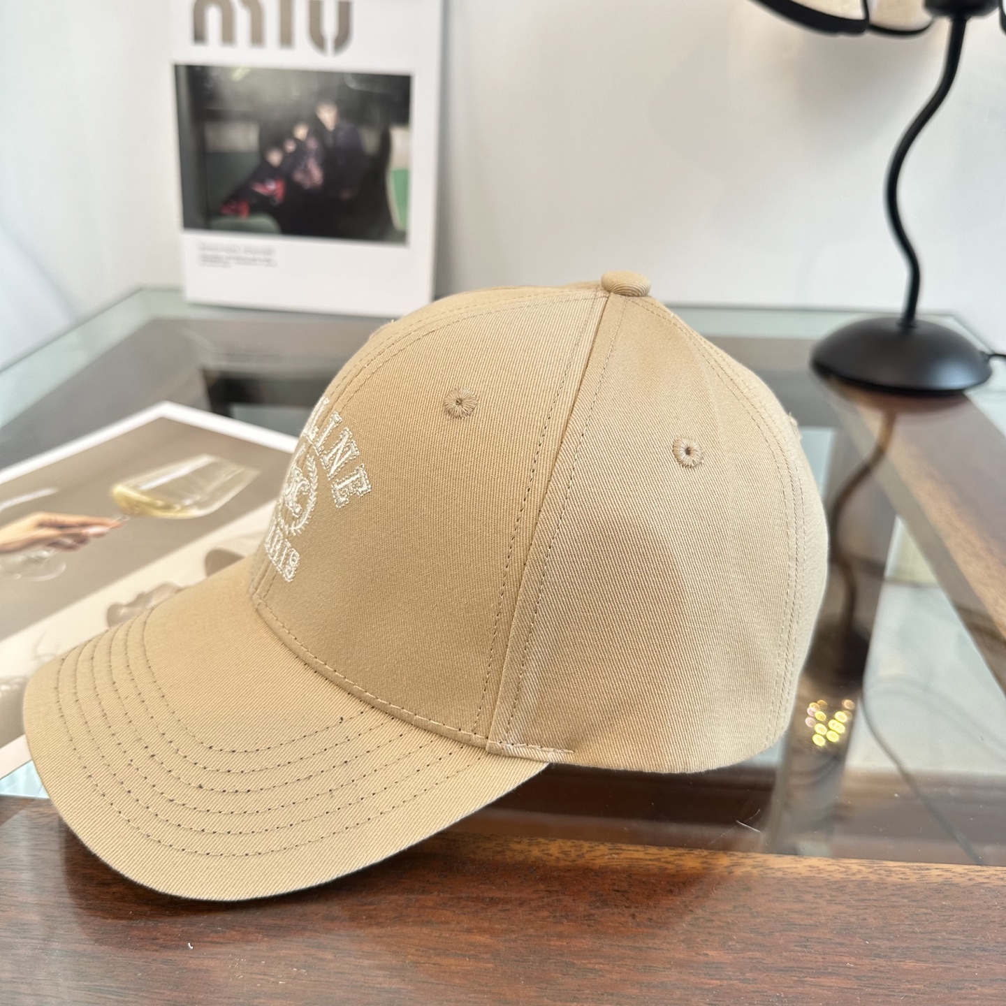 爆款CELINE（赛琳）简约明星同款最新棒球帽，时尚潮流，高端做工！每一个帽子都是用心之作！非一般的品质