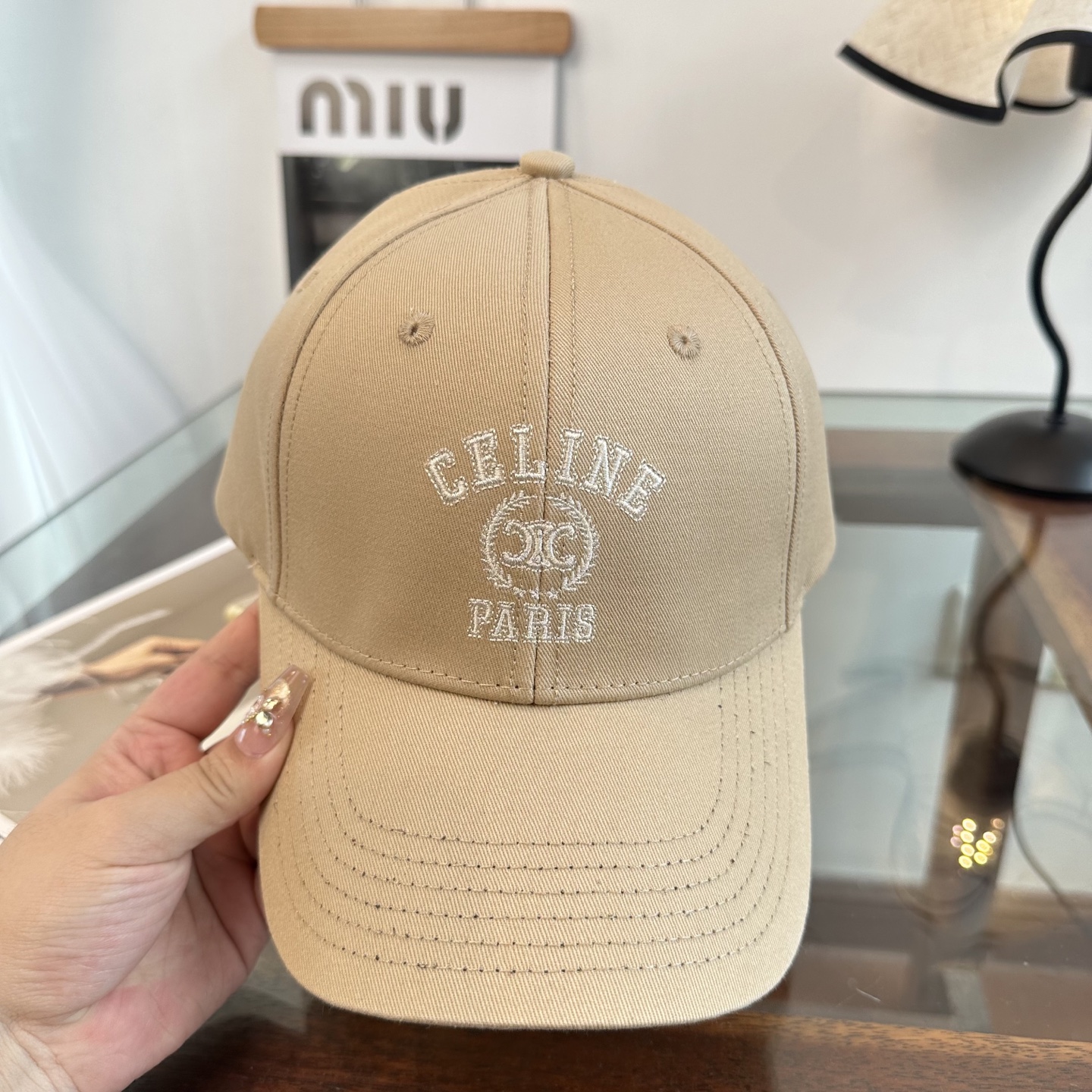 爆款CELINE（赛琳）简约明星同款最新棒球帽，时尚潮流，高端做工！每一个帽子都是用心之作！非一般的品质