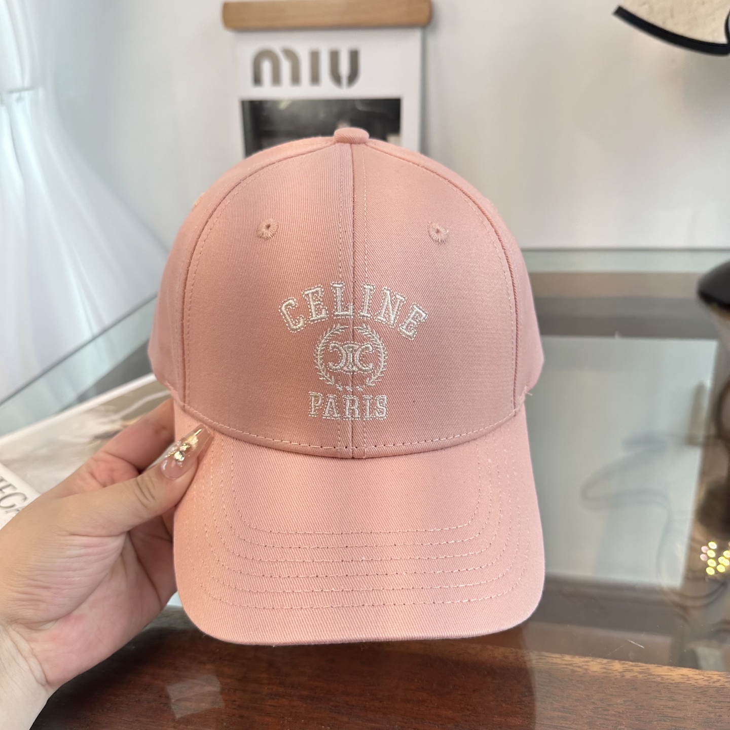 爆款CELINE（赛琳）简约明星同款最新棒球帽，时尚潮流，高端做工！每一个帽子都是用心之作！非一般的品质