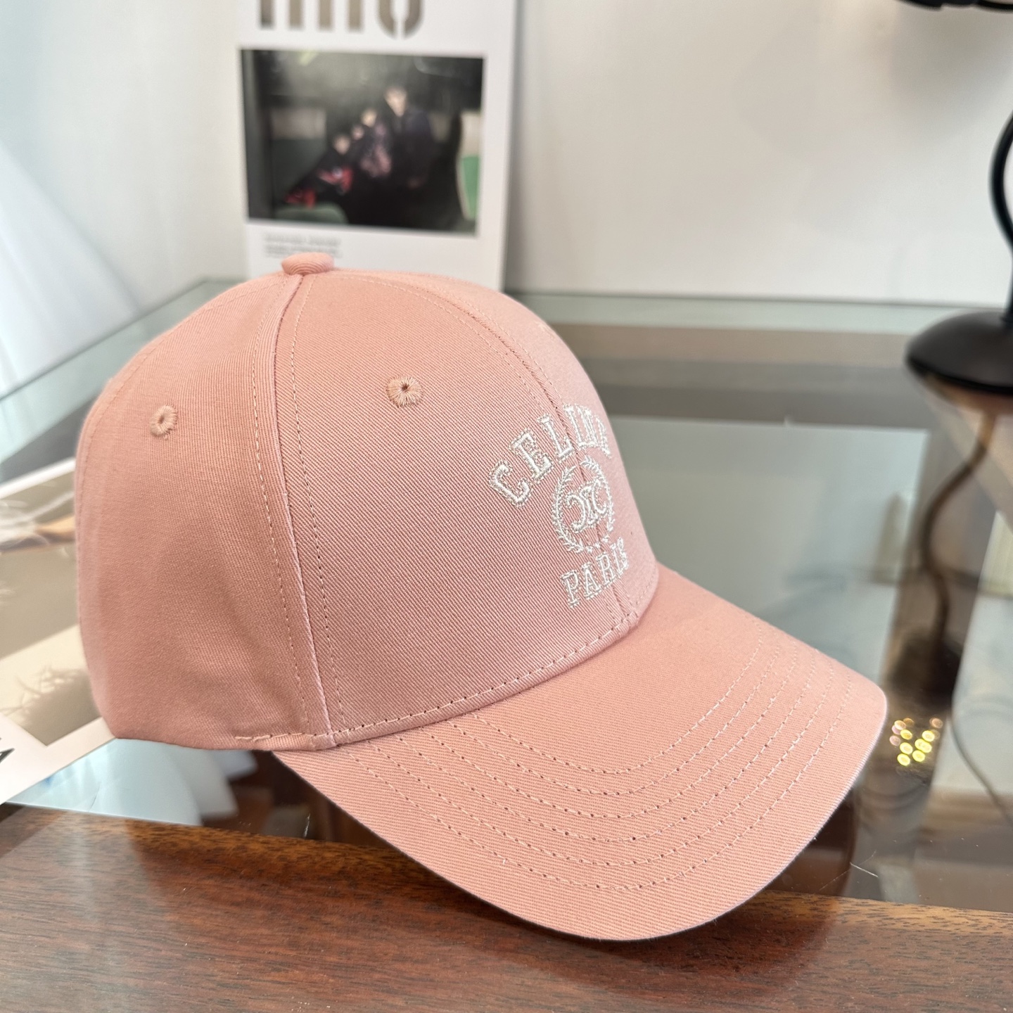 爆款CELINE（赛琳）简约明星同款最新棒球帽，时尚潮流，高端做工！每一个帽子都是用心之作！非一般的品质