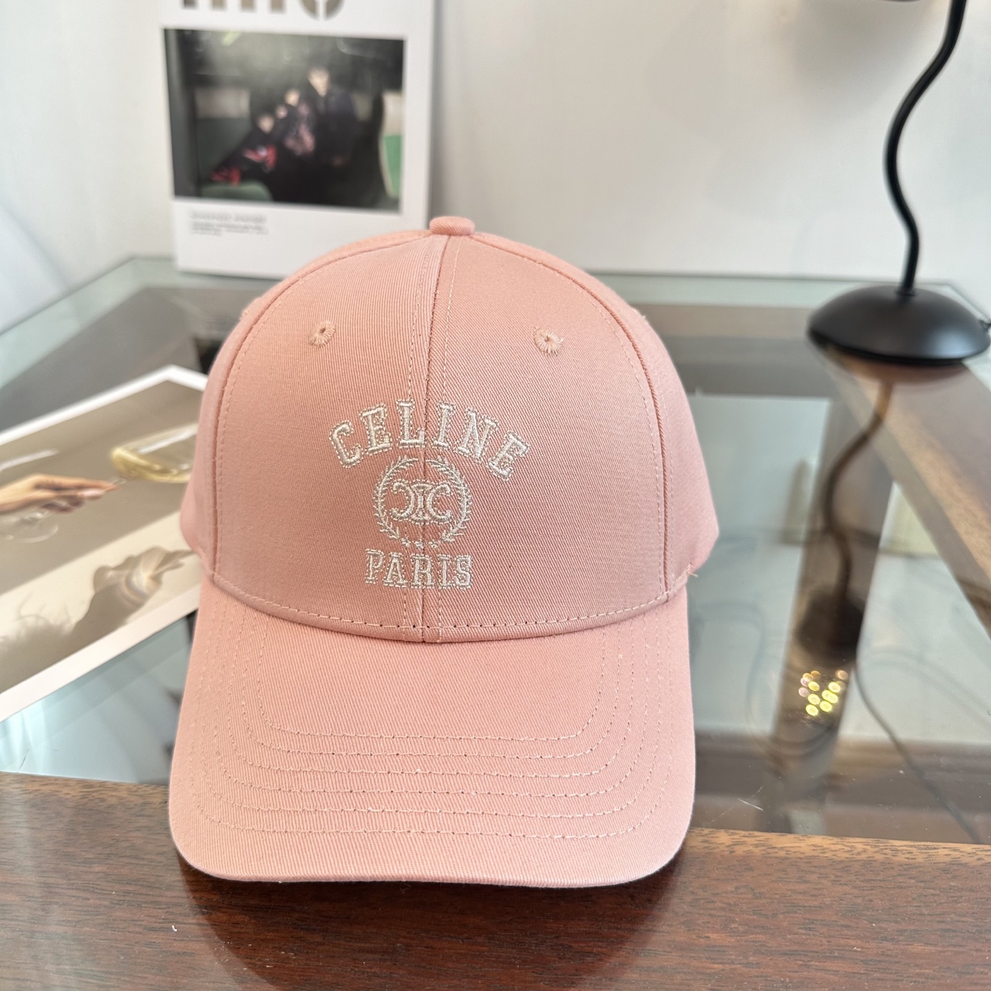 爆款CELINE（赛琳）简约明星同款最新棒球帽，时尚潮流，高端做工！每一个帽子都是用心之作！非一般的品质