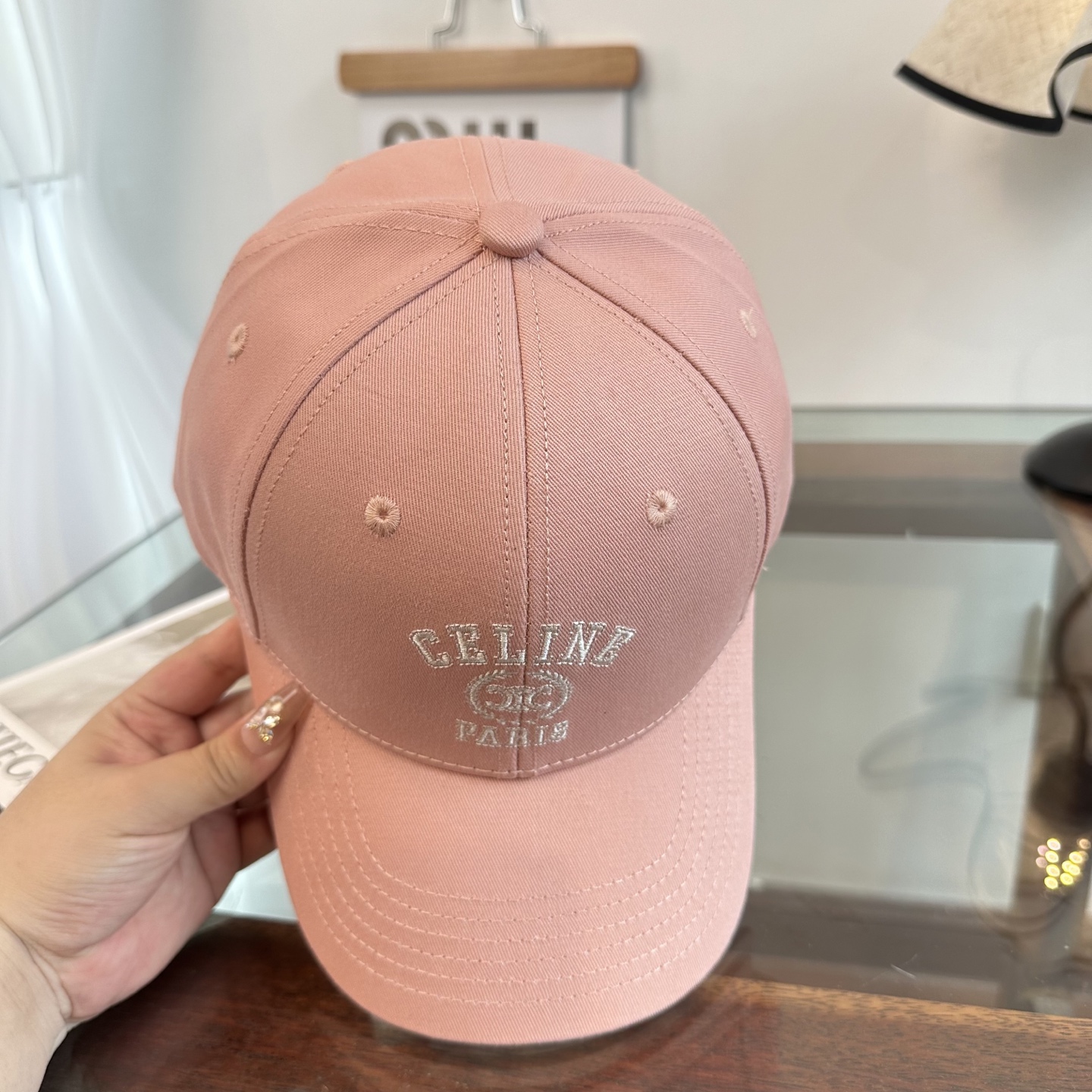 爆款CELINE（赛琳）简约明星同款最新棒球帽，时尚潮流，高端做工！每一个帽子都是用心之作！非一般的品质