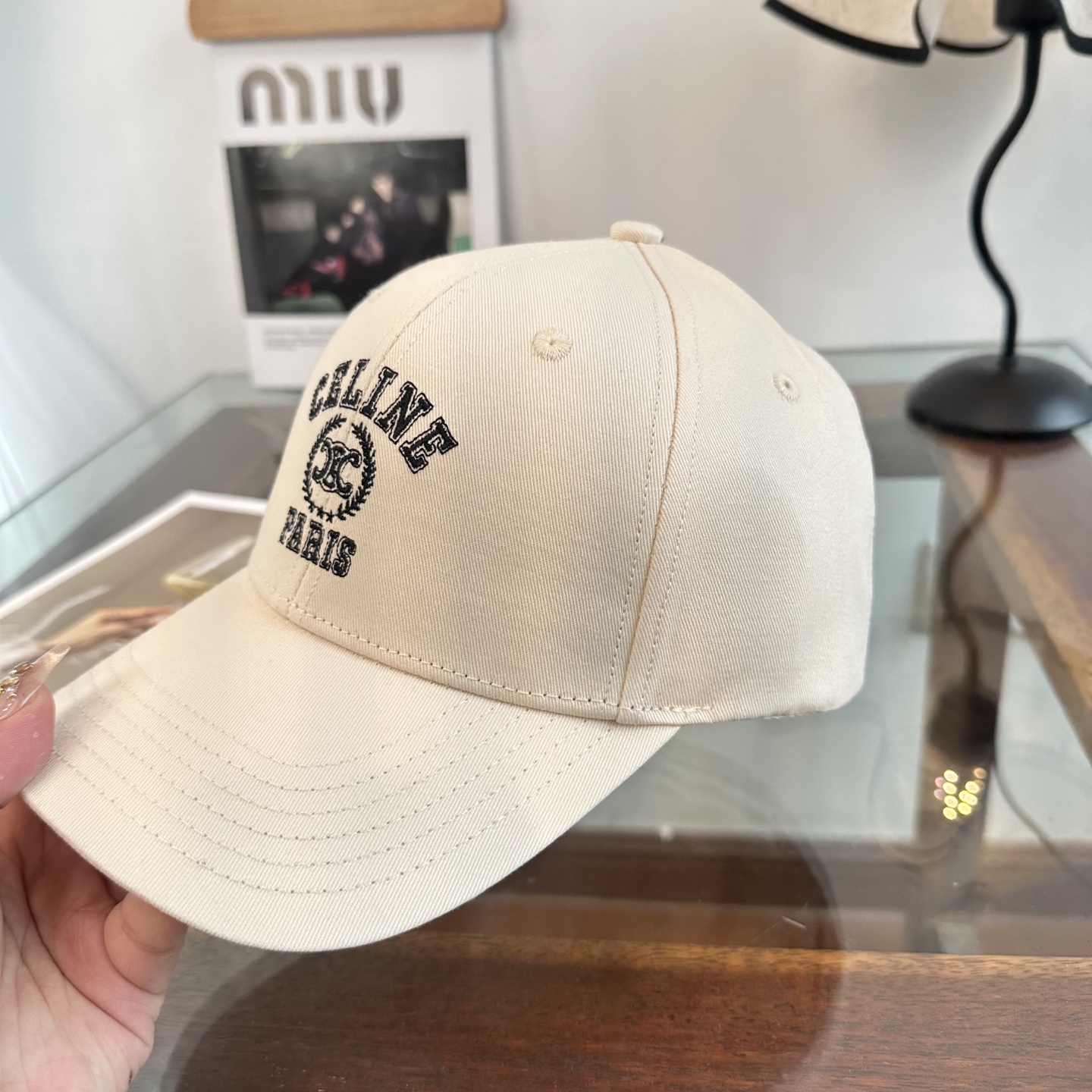 爆款CELINE（赛琳）简约明星同款最新棒球帽，时尚潮流，高端做工！每一个帽子都是用心之作！非一般的品质