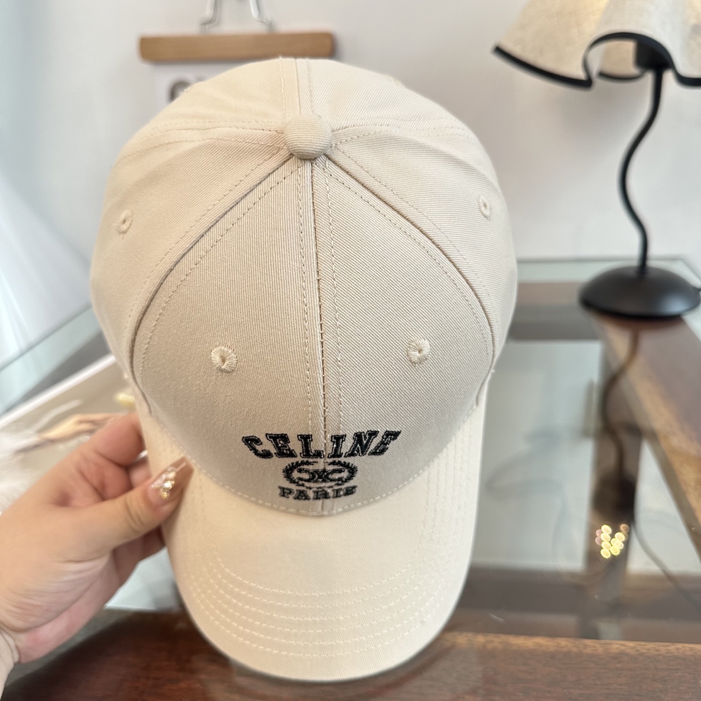 爆款CELINE（赛琳）简约明星同款最新棒球帽，时尚潮流，高端做工！每一个帽子都是用心之作！非一般的品质