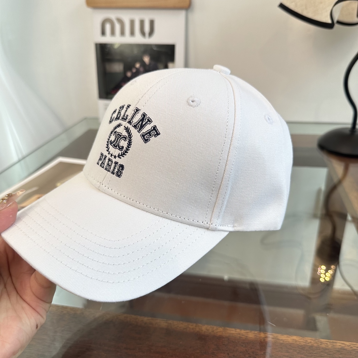 爆款CELINE（赛琳）简约明星同款最新棒球帽，时尚潮流，高端做工！每一个帽子都是用心之作！非一般的品质