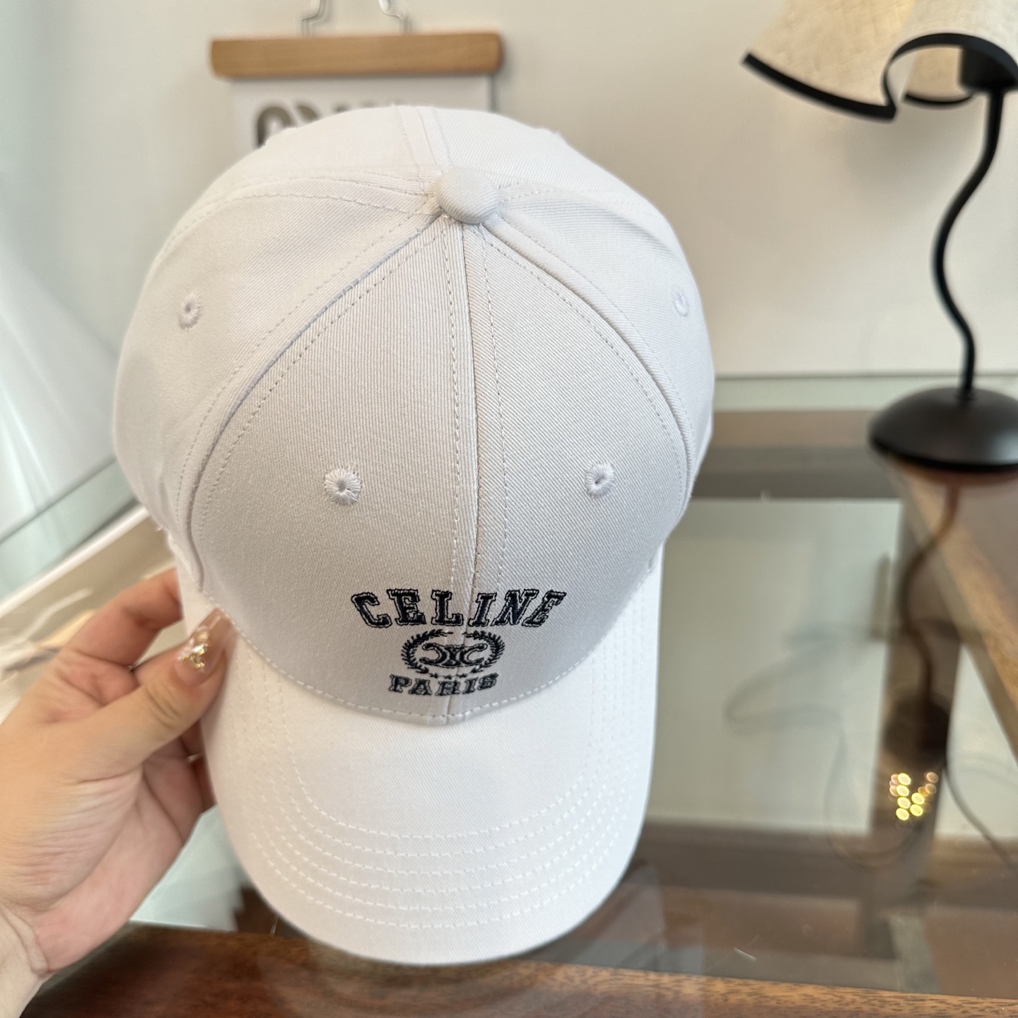 爆款CELINE（赛琳）简约明星同款最新棒球帽，时尚潮流，高端做工！每一个帽子都是用心之作！非一般的品质