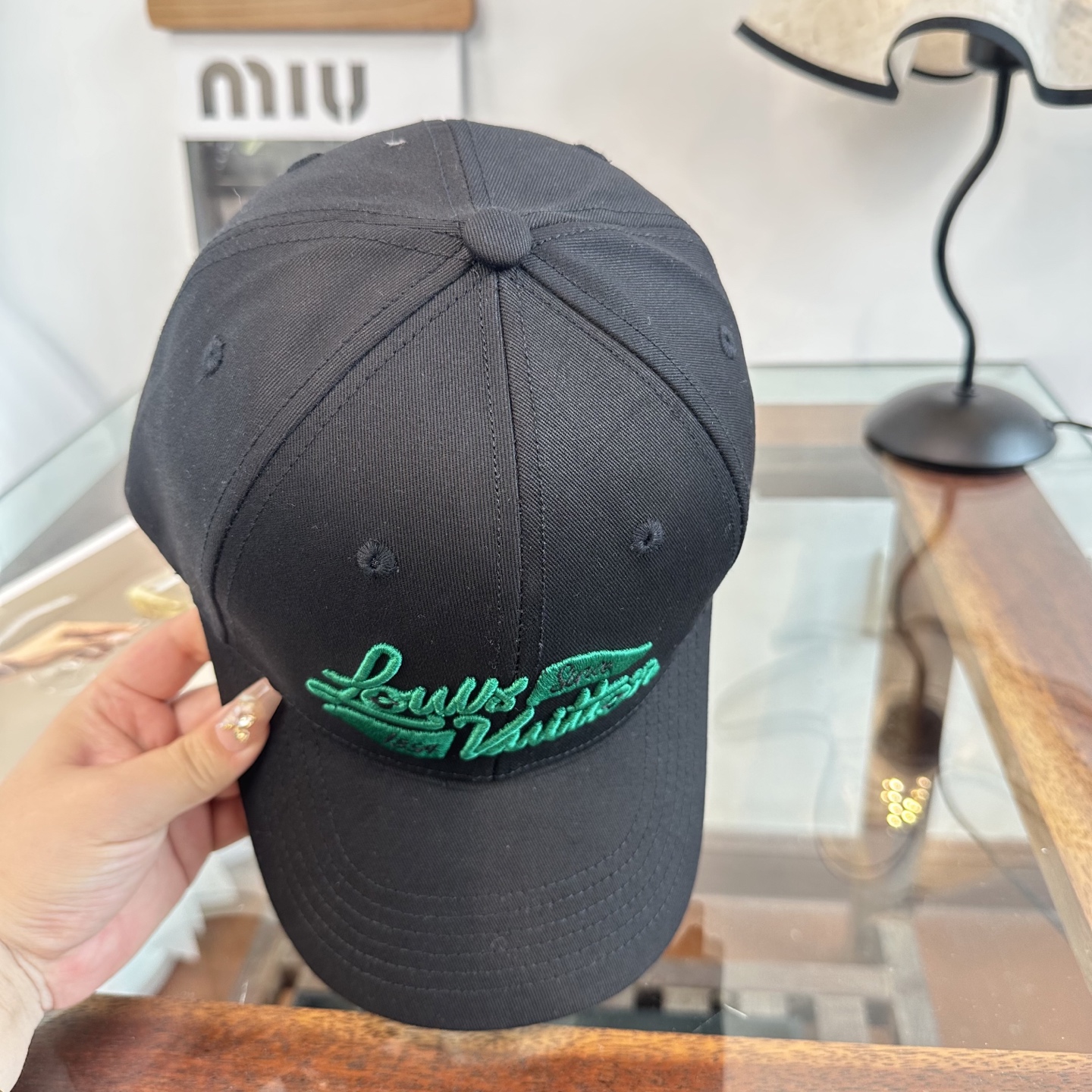 🧢路易威登棒球帽 LouisVuitton😍新款LV棒球帽，重工打造♥️高端大气，百搭款🤗男女通用！