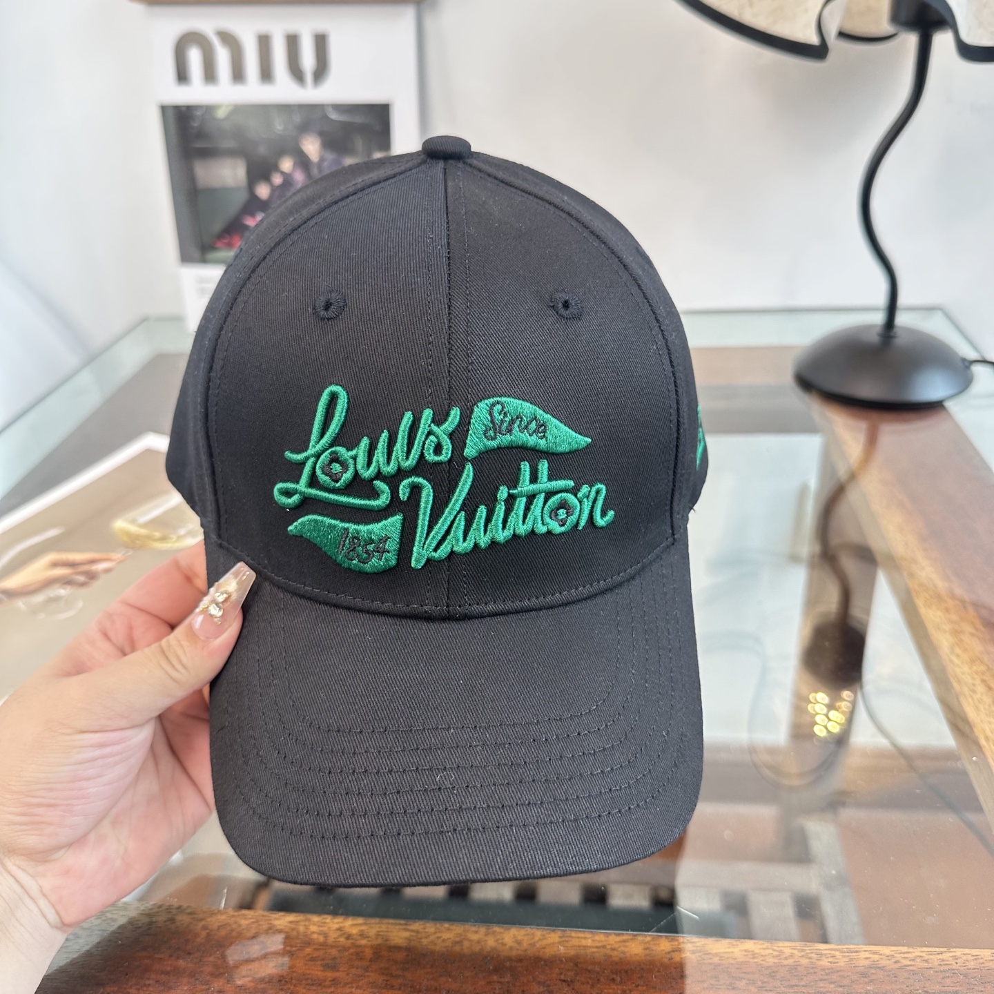 🧢路易威登棒球帽 LouisVuitton😍新款LV棒球帽，重工打造♥️高端大气，百搭款🤗男女通用！