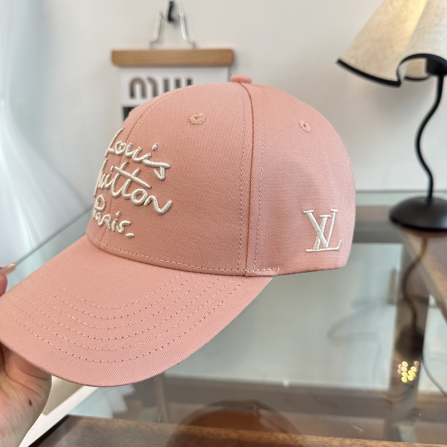 🧢路易威登棒球帽 LouisVuitton😍新款LV棒球帽，重工打造♥️高端大气，百搭款🤗男女通用！