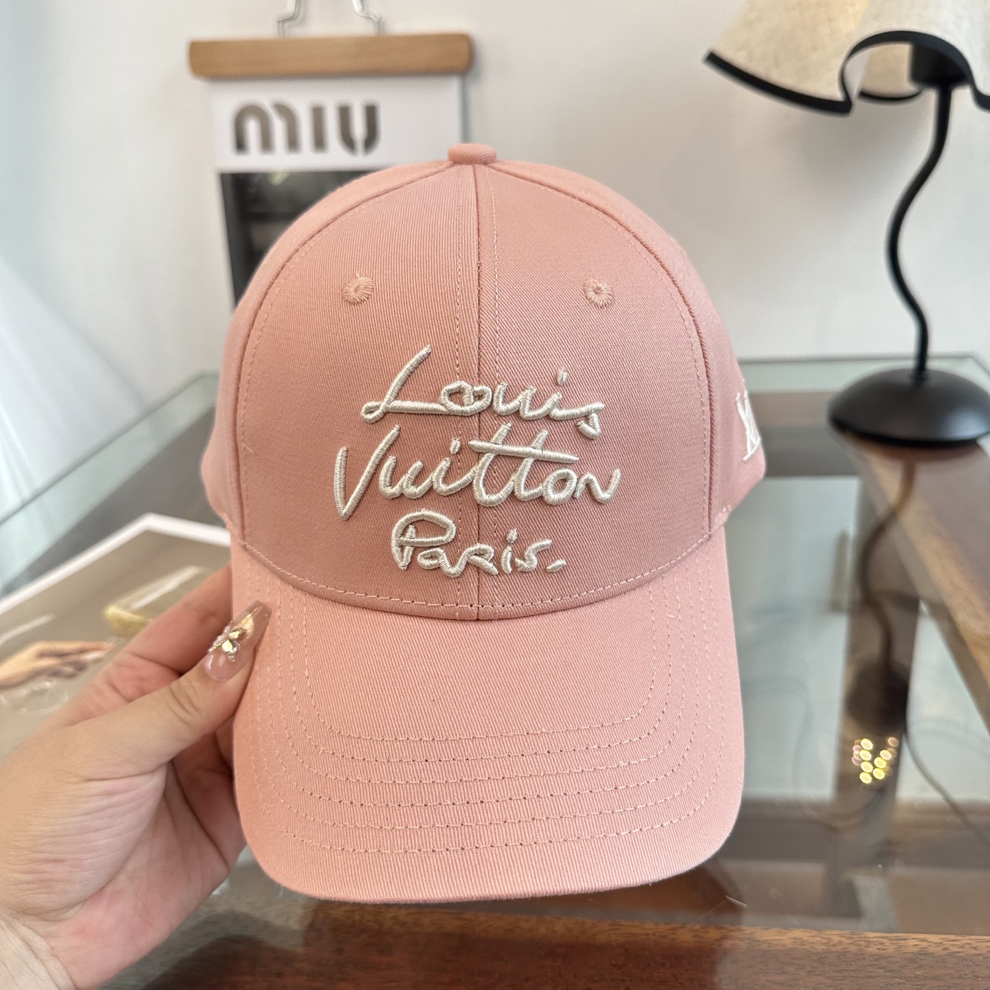 🧢路易威登棒球帽 LouisVuitton😍新款LV棒球帽，重工打造♥️高端大气，百搭款🤗男女通用！