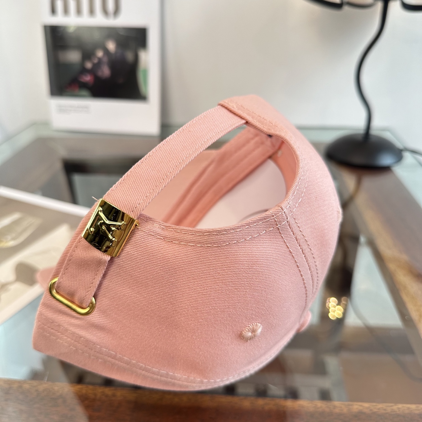 🧢路易威登棒球帽 LouisVuitton😍新款LV棒球帽，重工打造♥️高端大气，百搭款🤗男女通用！