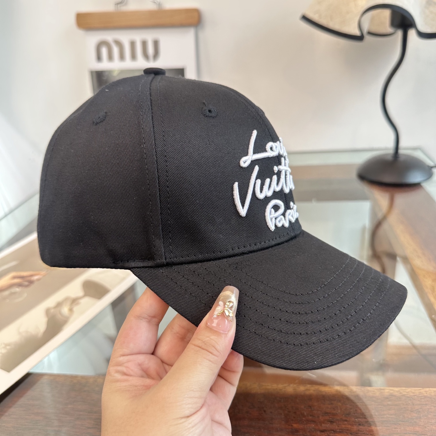 🧢路易威登棒球帽 LouisVuitton😍新款LV棒球帽，重工打造♥️高端大气，百搭款🤗男女通用！