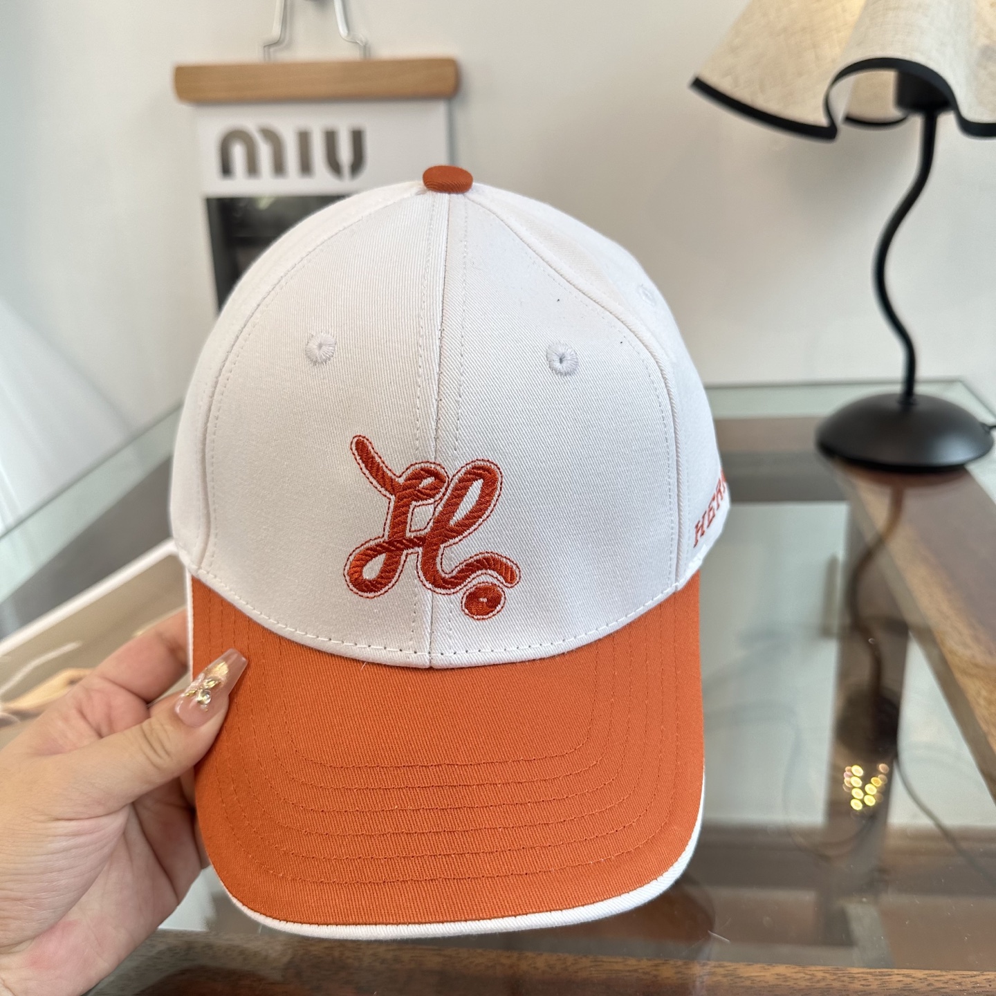 HERMÈS (爱马仕)最新款原单棒球帽 正品开模订制，做工细致，时尚帅气质量超赞！