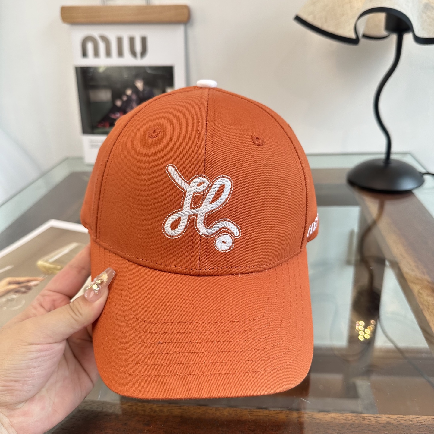HERMÈS (爱马仕)最新款原单棒球帽 正品开模订制，做工细致，时尚帅气质量超赞！
