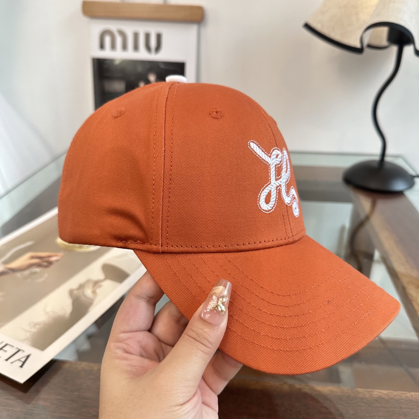 HERMÈS (爱马仕)最新款原单棒球帽 正品开模订制，做工细致，时尚帅气质量超赞！