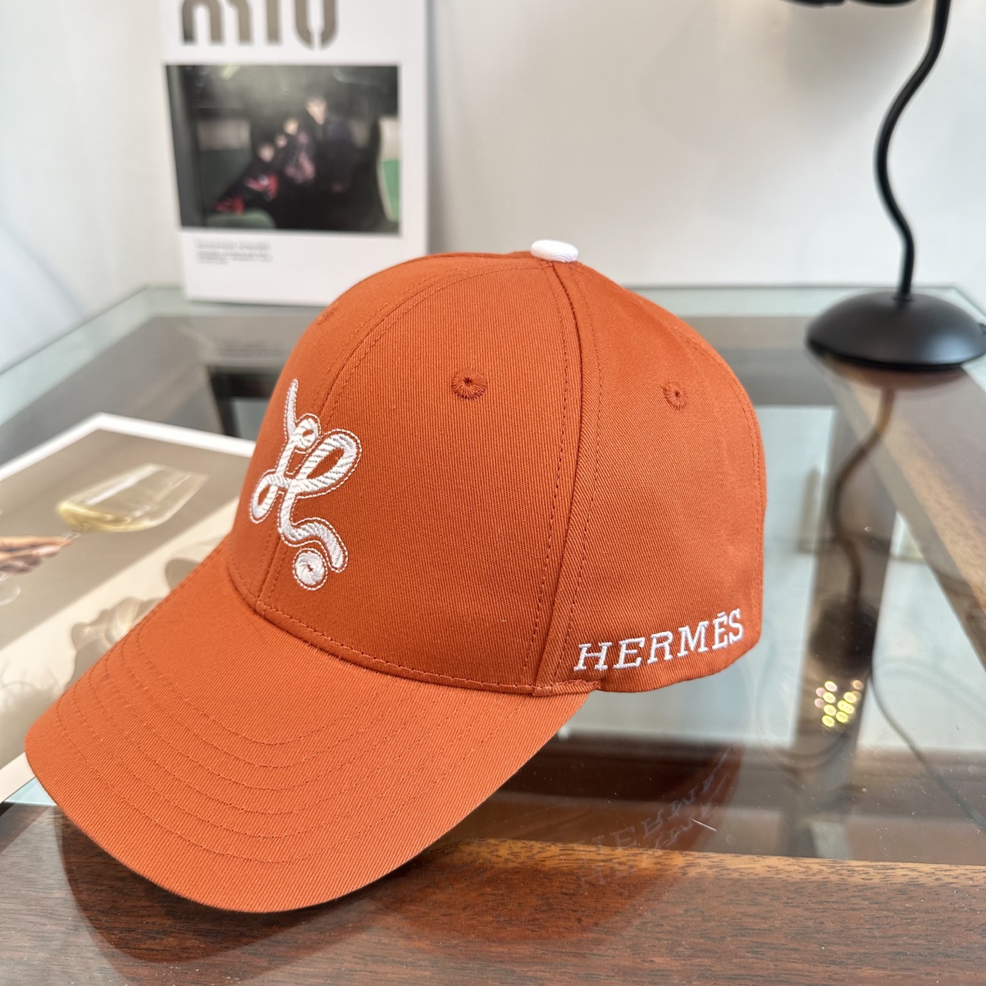 HERMÈS (爱马仕)最新款原单棒球帽 正品开模订制，做工细致，时尚帅气质量超赞！